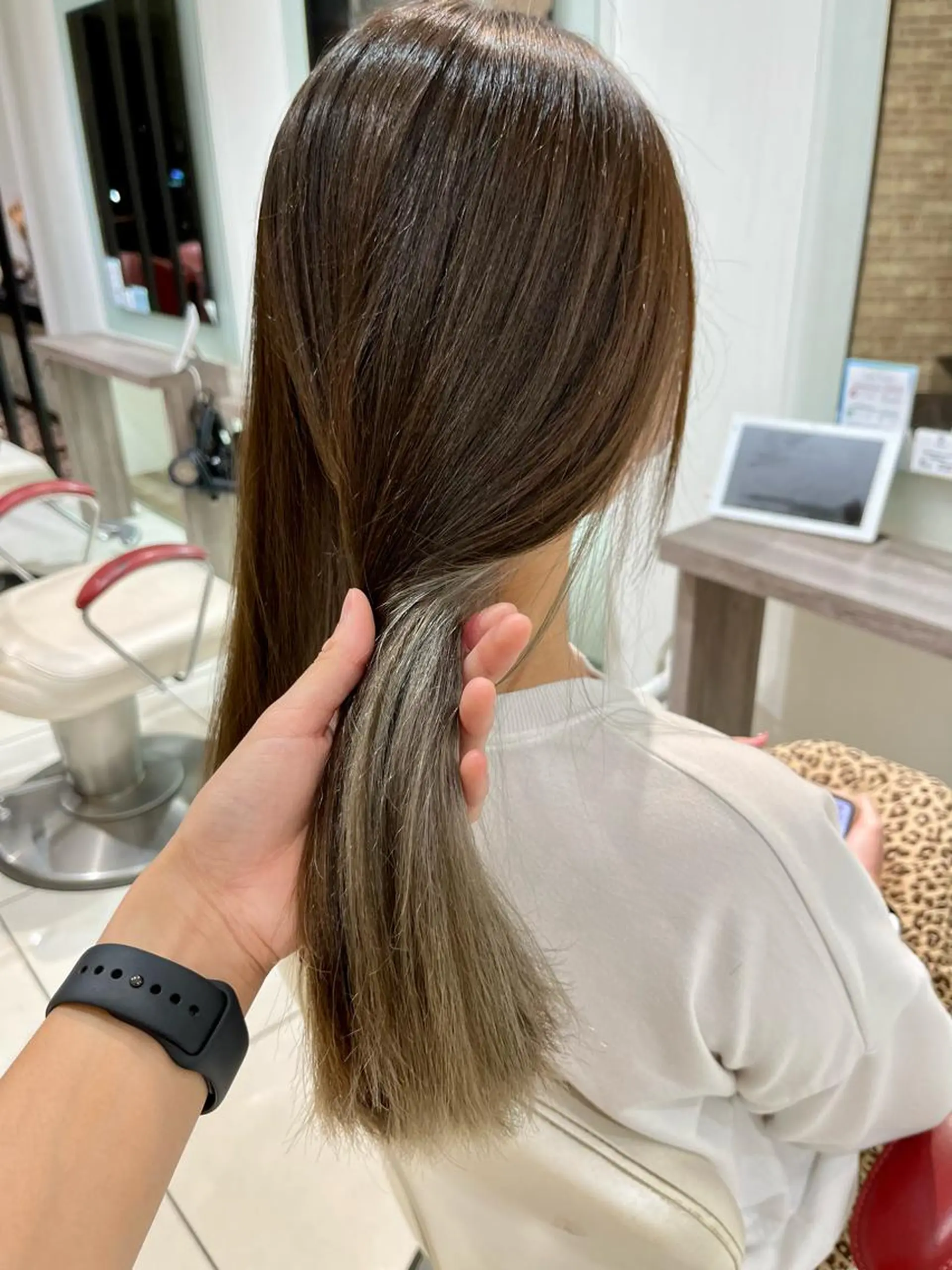 セミロング カラー ベージュカラー インナーカラー ホワイトベージュ 【艶カラー】石山拓人 /ブリーチのヘアスタイル