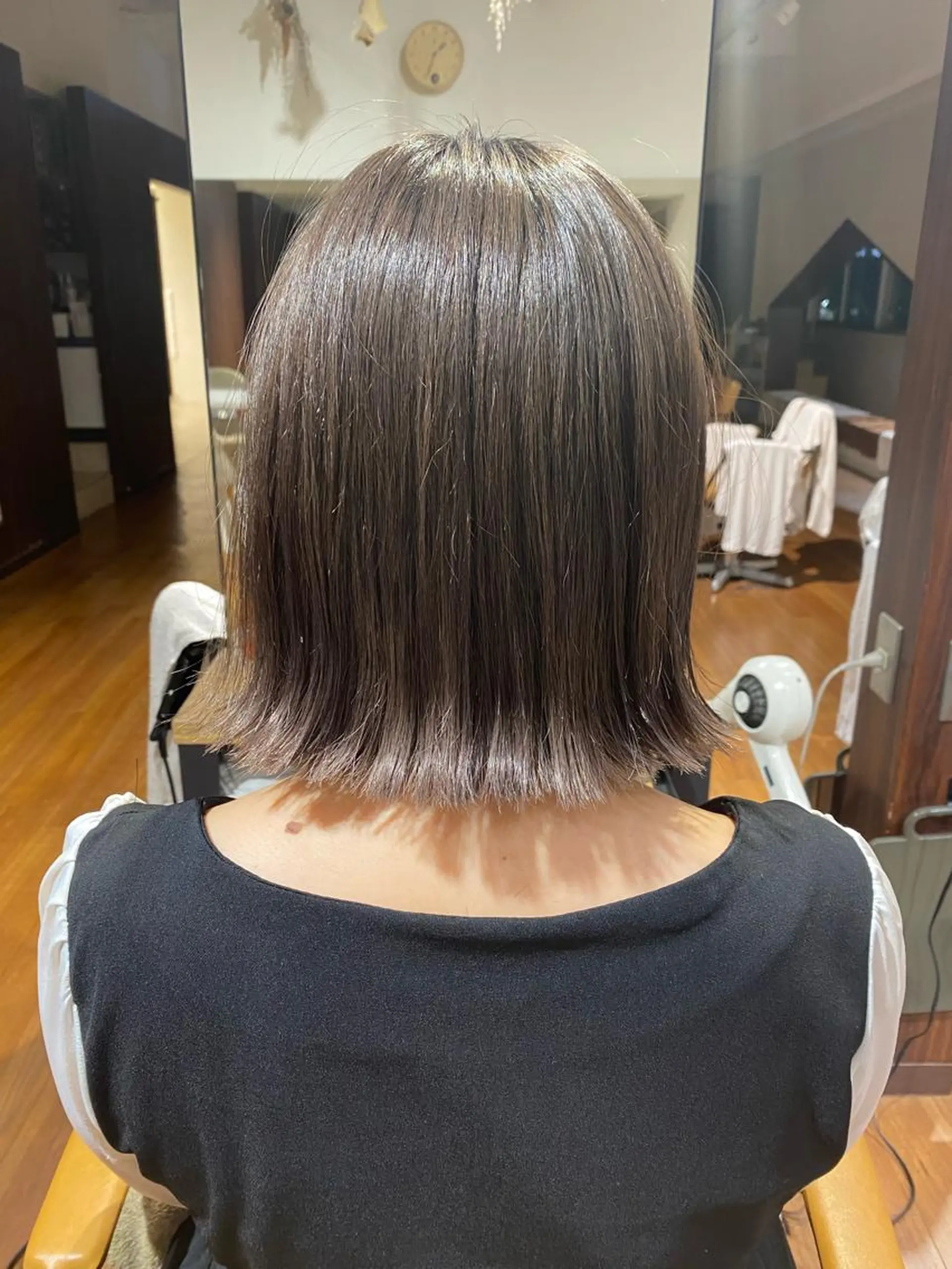 ショート カラー ブラウンカラー グレージュ ボブ 外ハネヘア 網代 志帆のヘアスタイル