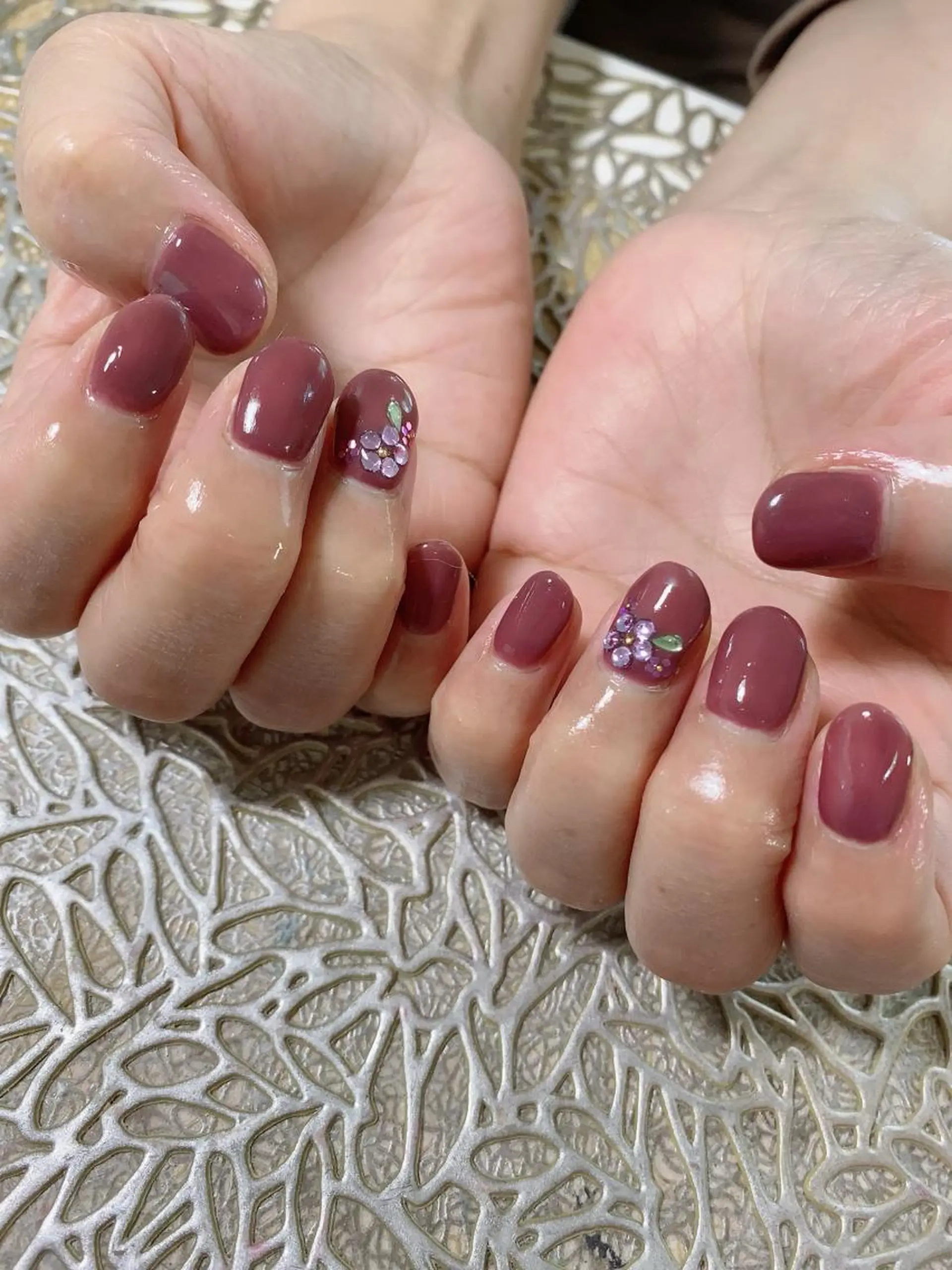 ネイル アートネイル ワンカラーネイル ハンドネイル 艶々の美爪を〜 【リリアーナ】のネイルデザイン