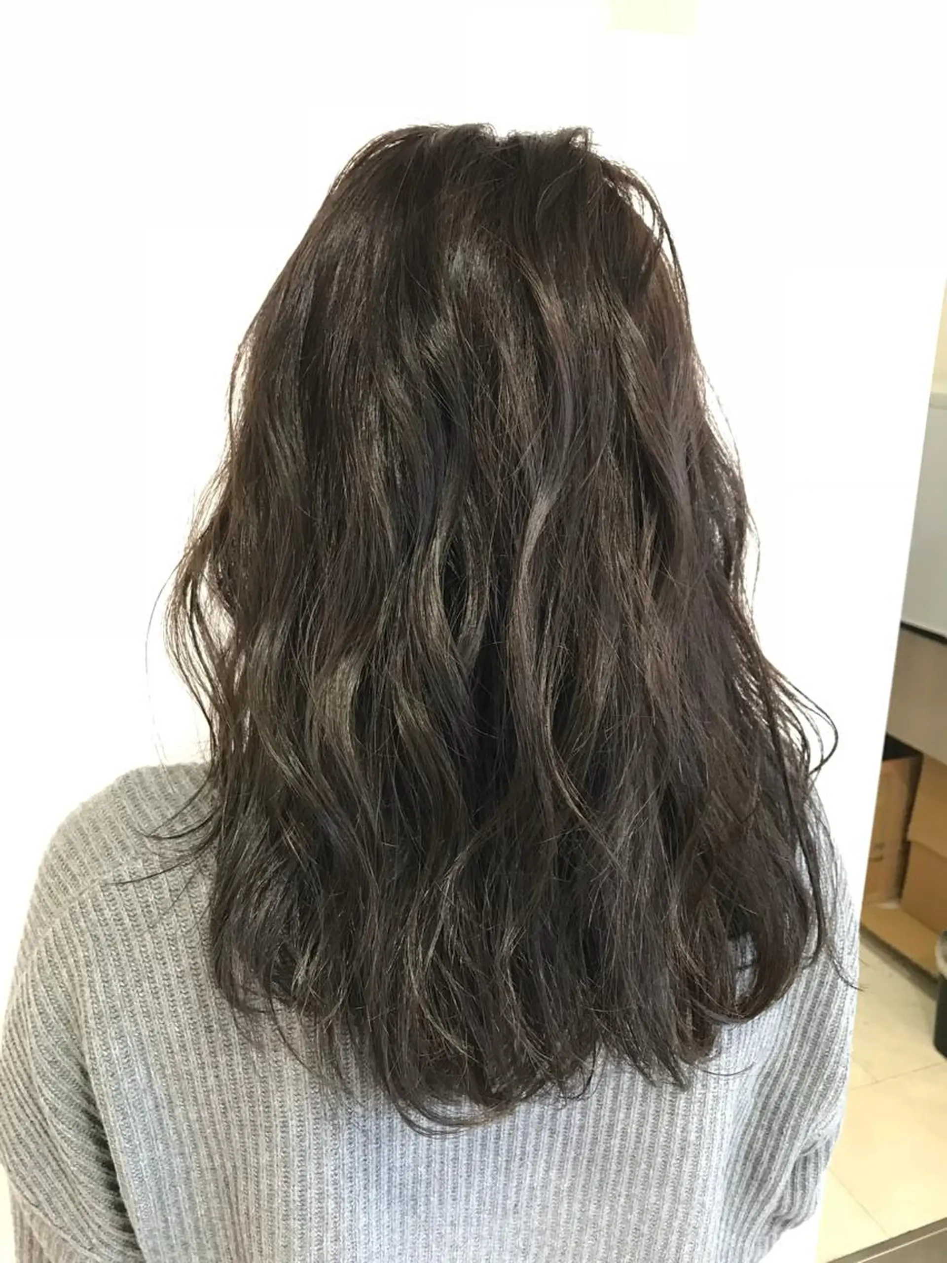 ロング カラー アッシュ アッシュグレー イルミナカラー Miru by INCE HAIRのヘアスタイル