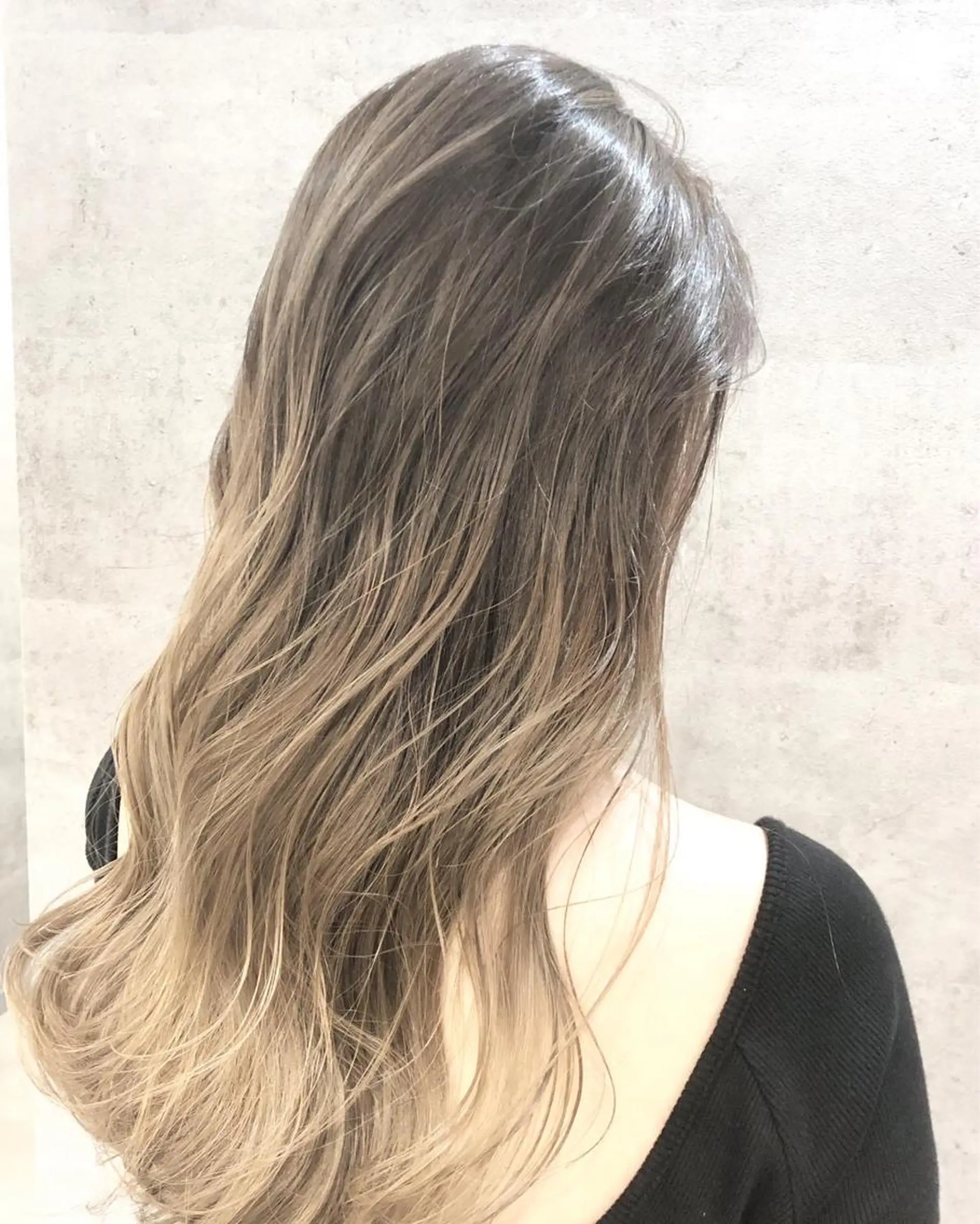 ロング カラー アディクシーカラー ブリーチ ブロンド ケアブリーチ イルミナカラー 髪質改善で 憧れの潤艶美髪にのヘアスタイル