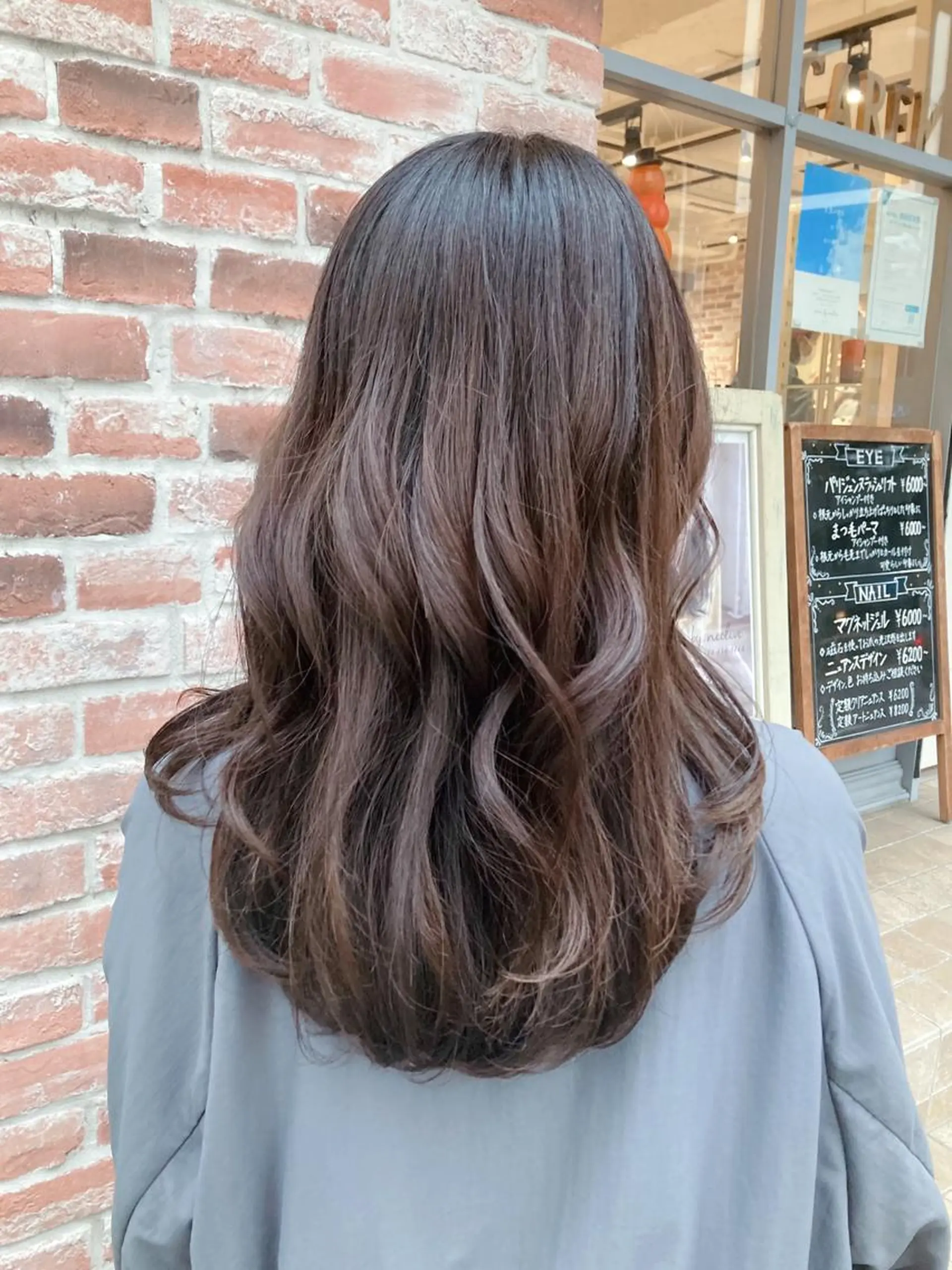 ミディアム カラー ベージュカラー フォギーベージュ 🫧透明感イルミナ カラー🫧三浦菜々子のヘアスタイル