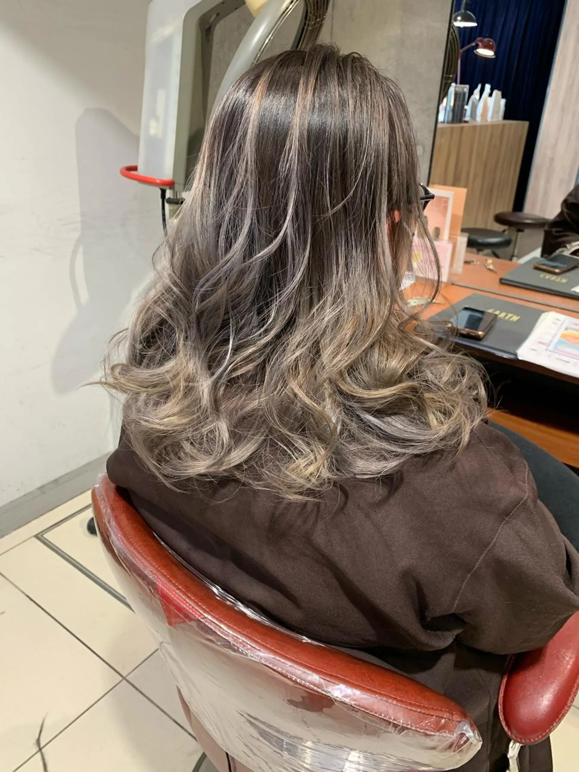 ロング カラー バレイヤージュ レイヤーカット AQUA 平田真一のヘアスタイル