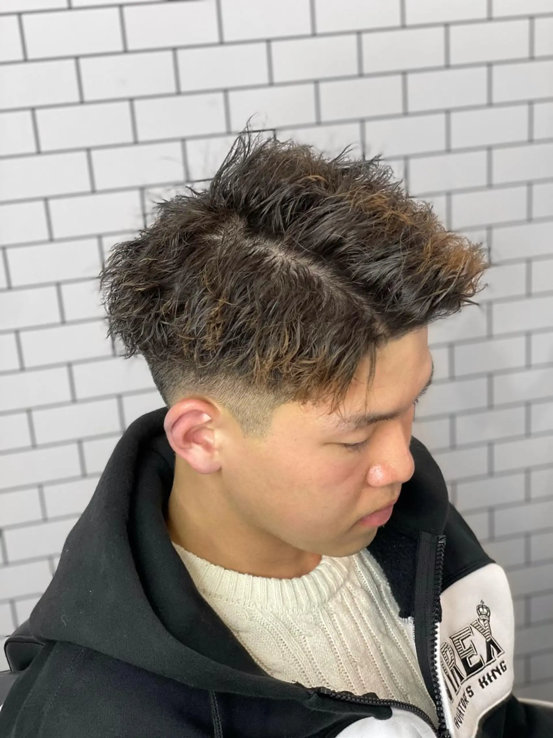 ショート パーマ メンズ アップバング センターパート フェードカット メンズパーマ スキンフェード カット パーマ 🔥メンズ特化🔥 谷口力哉のヘアスタイル