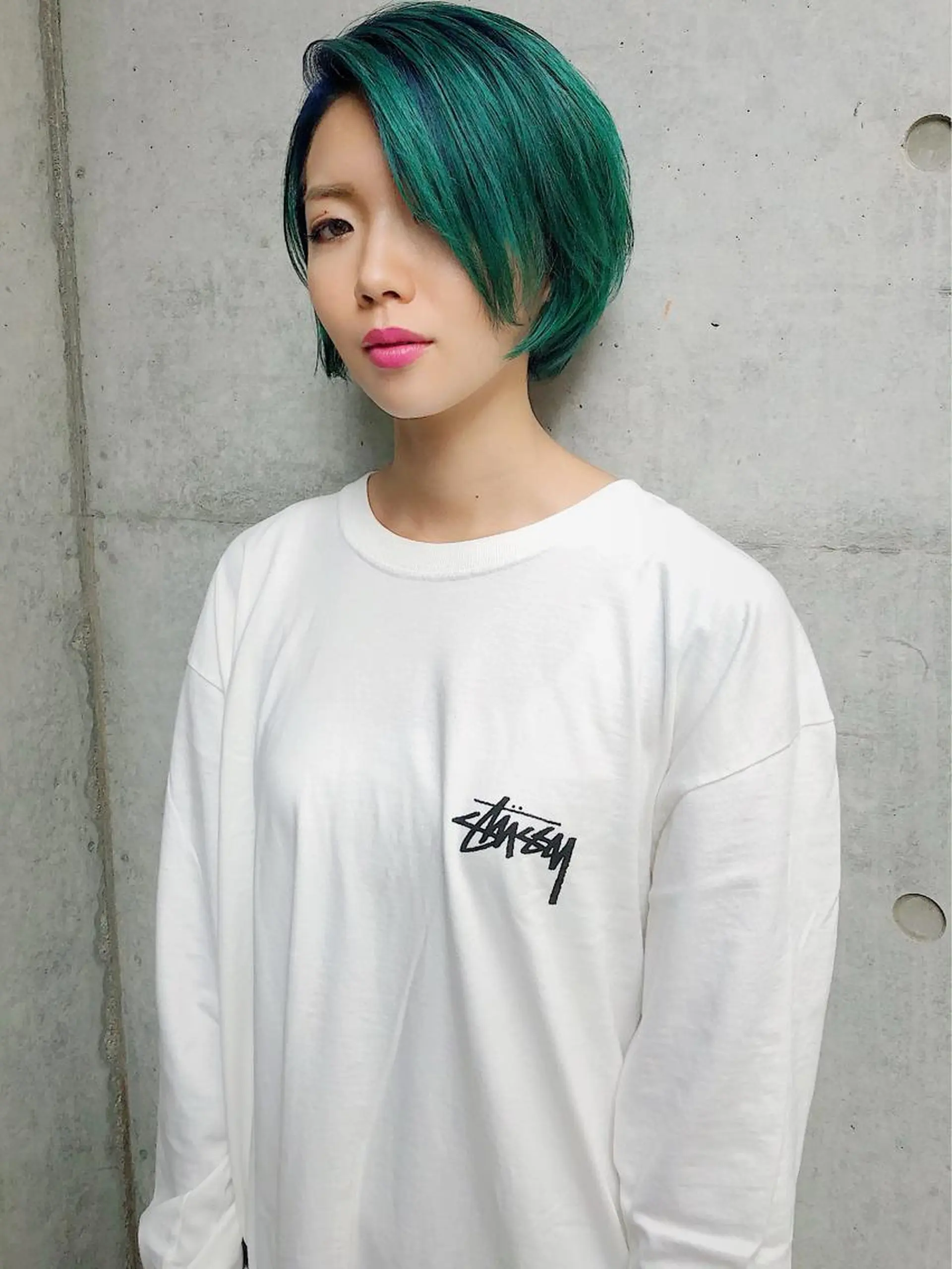 ショート カラー ブリーチ ハイトーンカラー ネイビーカラー ヘアカラー VIRETTA所属・VIRETTA 【ヴィレッタ】のヘアスタイル