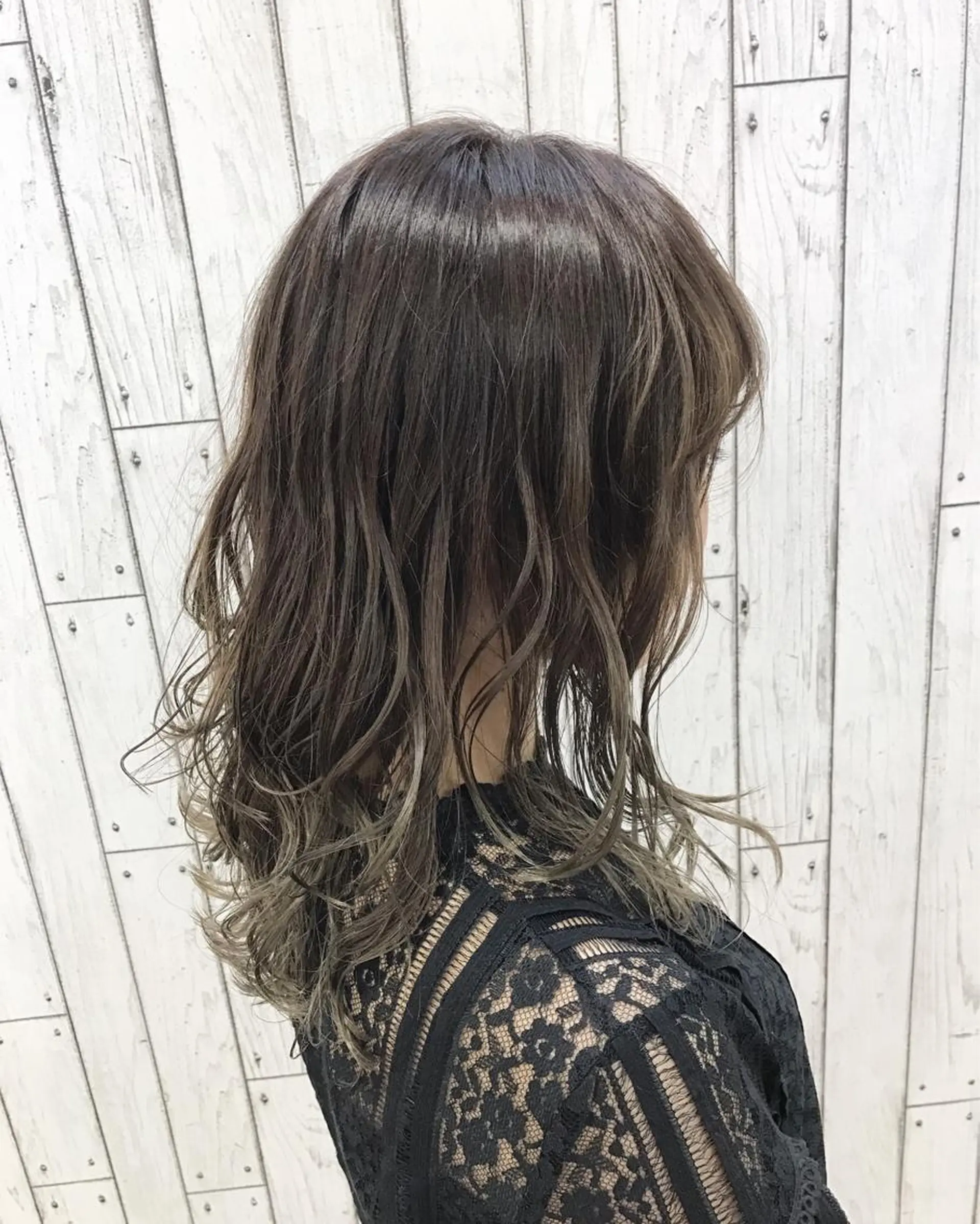 セミロング カラー パーマ ブリーチ グラデーションカラー グレージュ 🟦メンズパーマ🟦 横浜駅｜小上馬淳司のヘアスタイル