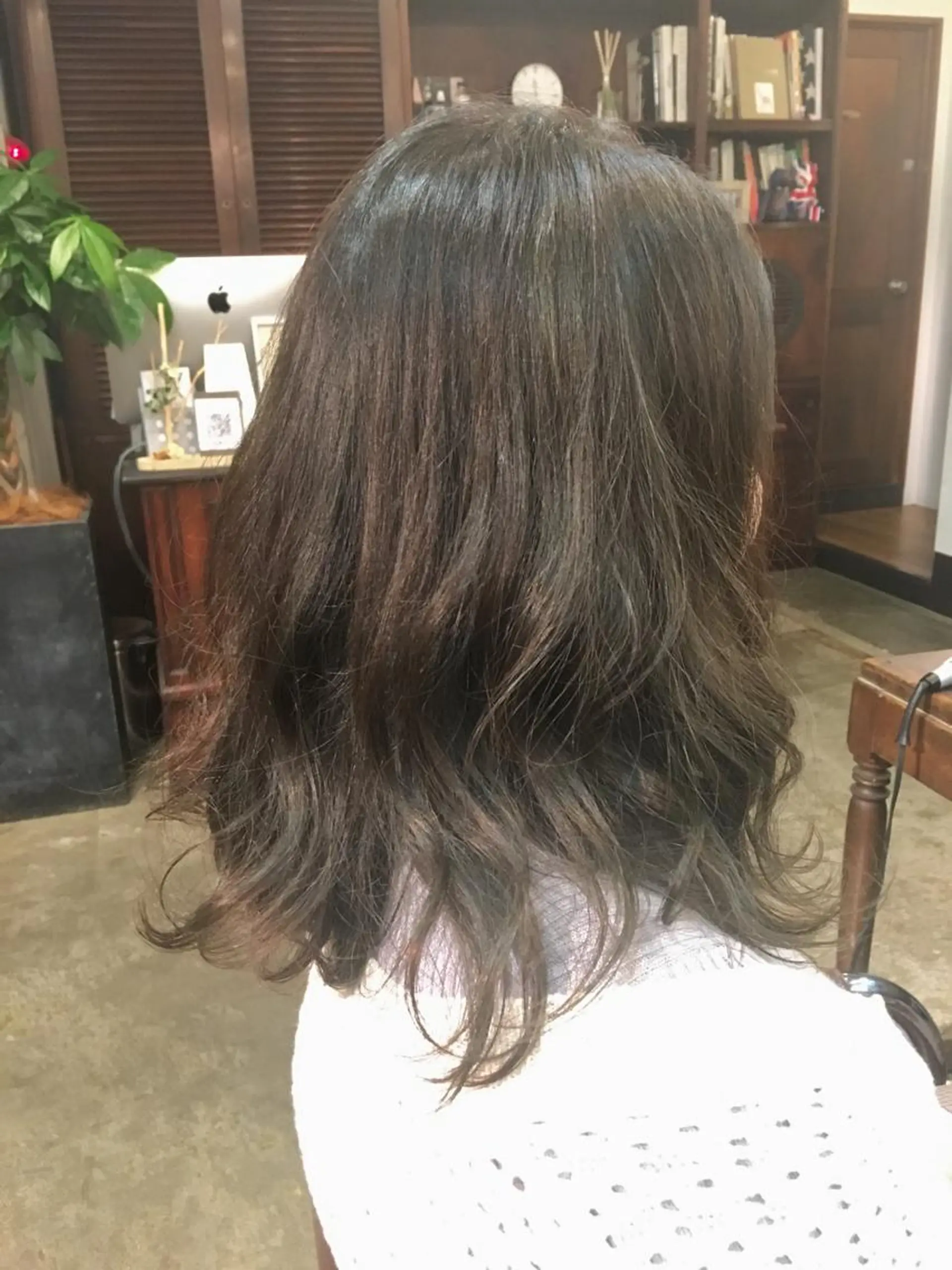 セミロング アッシュ アッシュグレー アッシュグレージュ ハイライト カット ヘアカラー トリートメント 𓍲꙳yamada haruna⋆ 𓍱のヘアスタイル