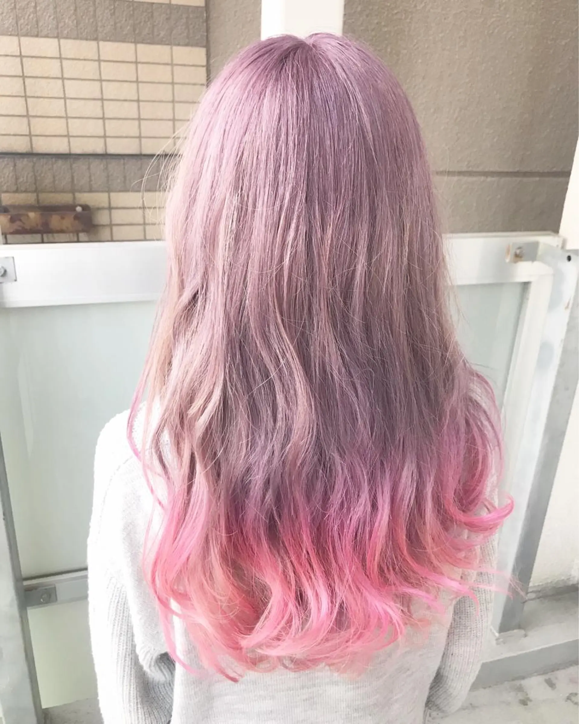 ロング カラー グラデーションカラー ピンクカラー 岩谷/ブリーチ 🪽透明感カラーのヘアスタイル