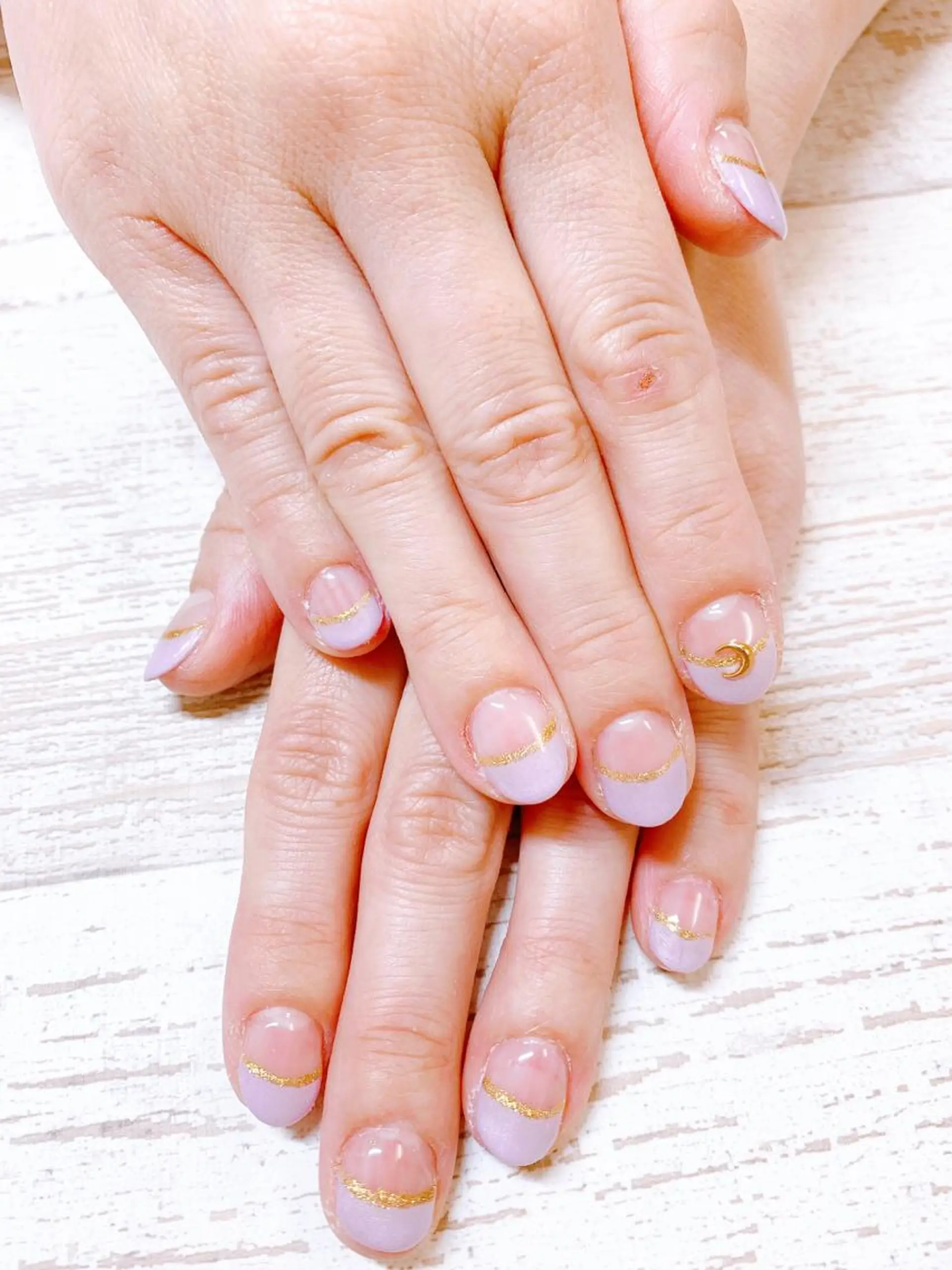 ネイル フレンチネイル パープル ストーンネイル ハンドネイル Story nail所属・Story nail Sakuraのネイルデザイン