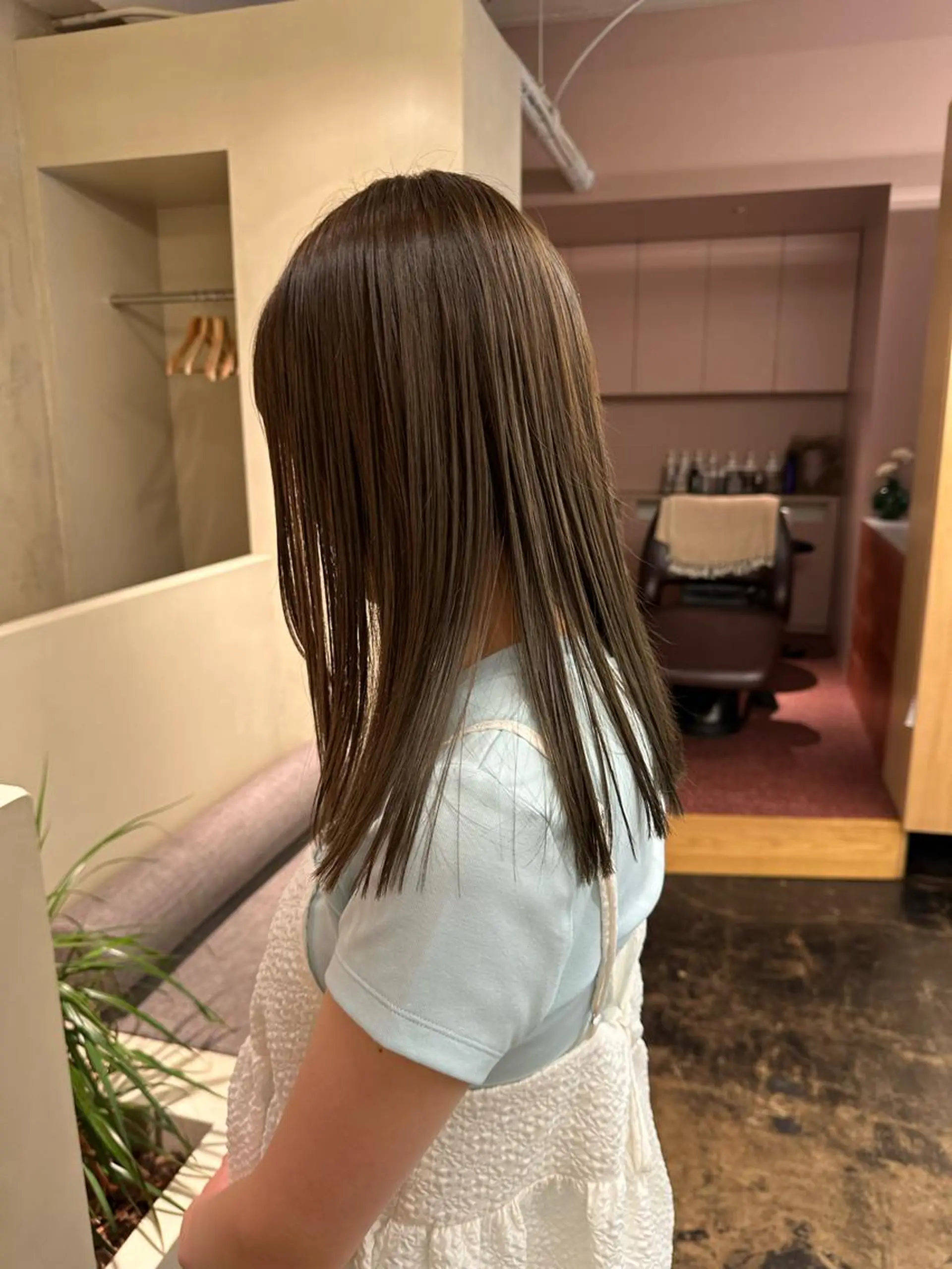 セミロング カラー ベージュカラー オリーブベージュ ヘアカラー トリートメント yupi🐈‍⬛ レイヤー/パーマのヘアスタイル