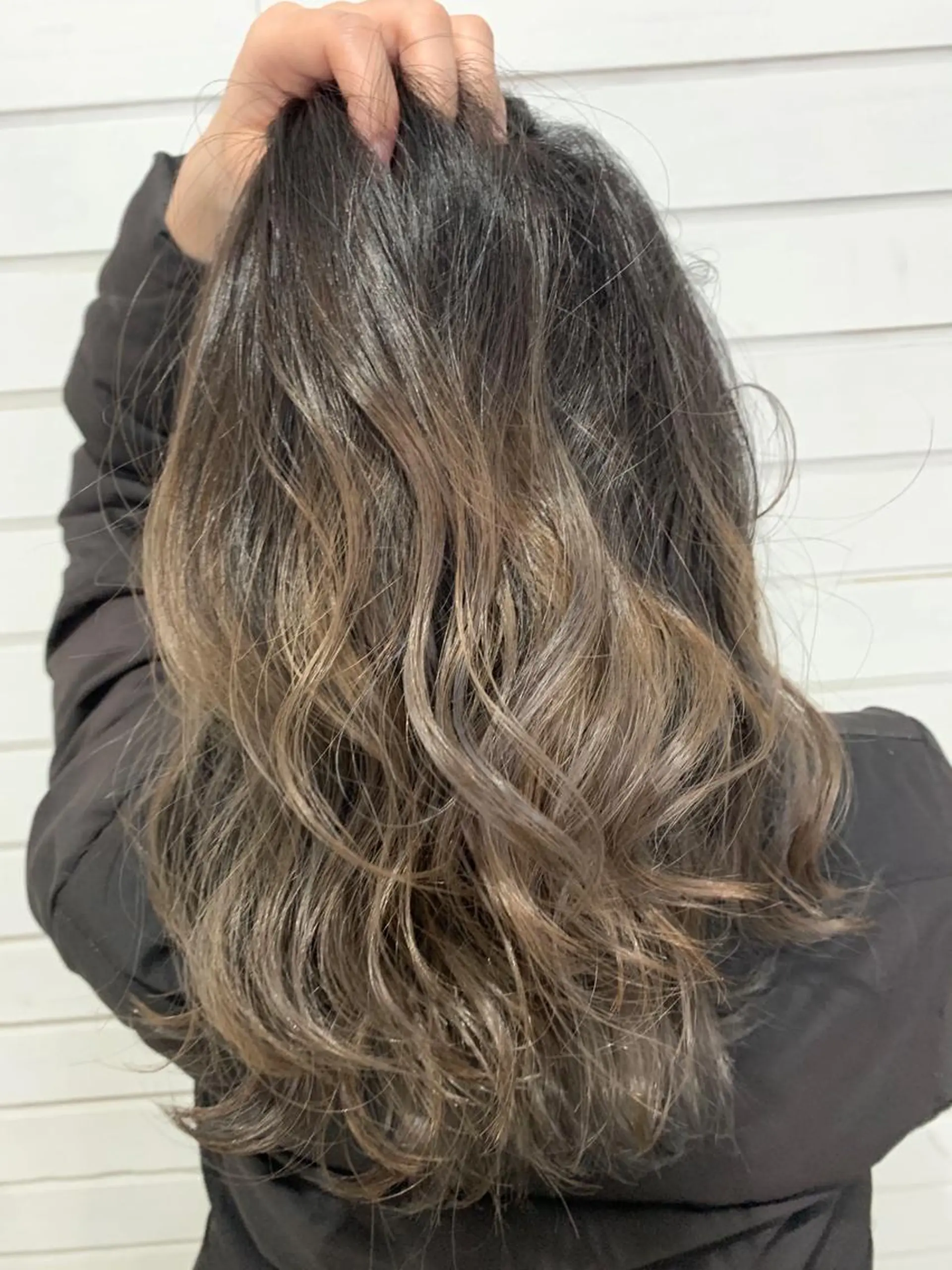 ロング NENE🌿ブリーチ 無しダブルカラーのヘアスタイル