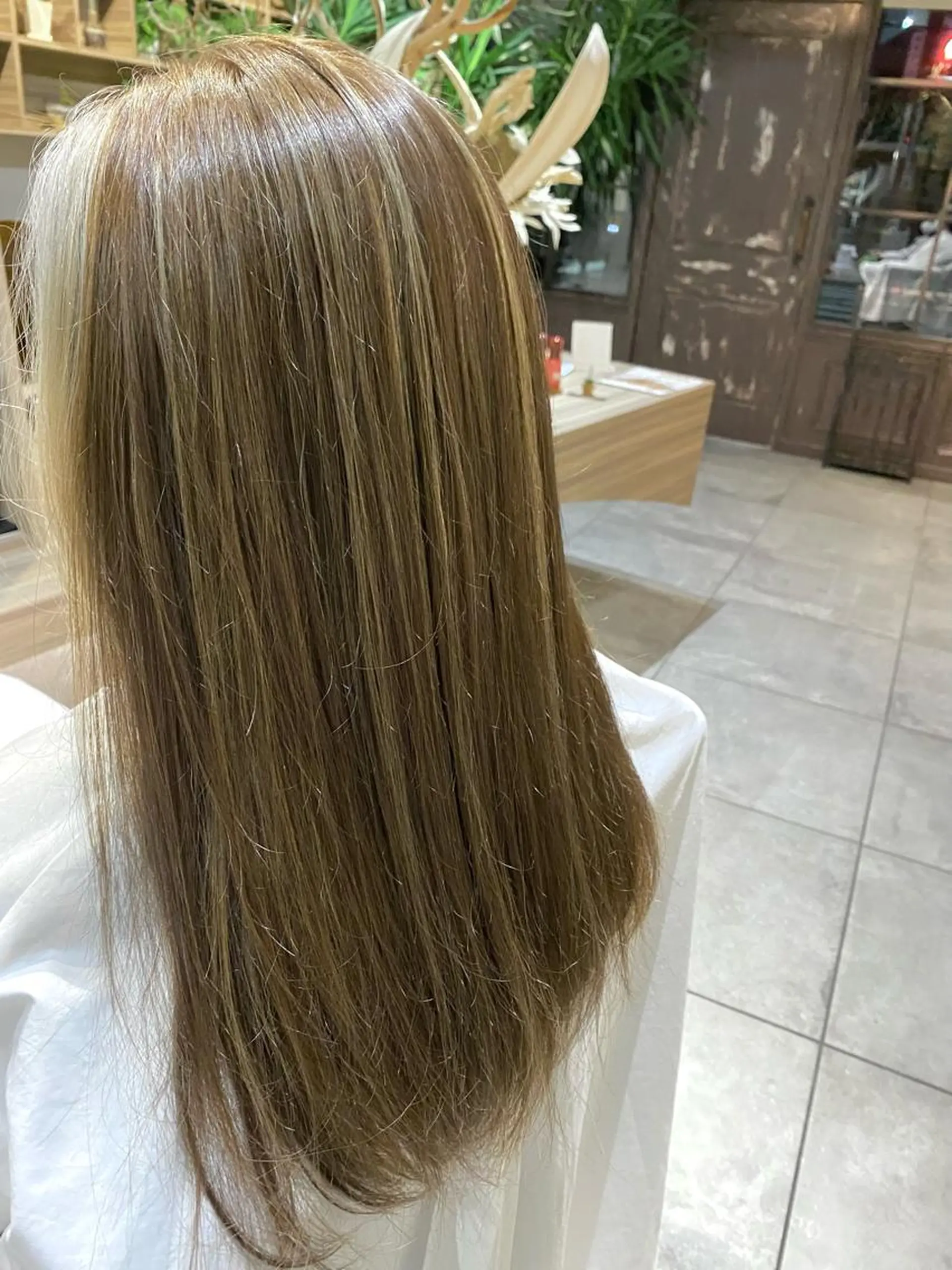 ロング カラー ハイライトカラー ハイライト ヘアカラー 川越 輝梨奈のヘアスタイル