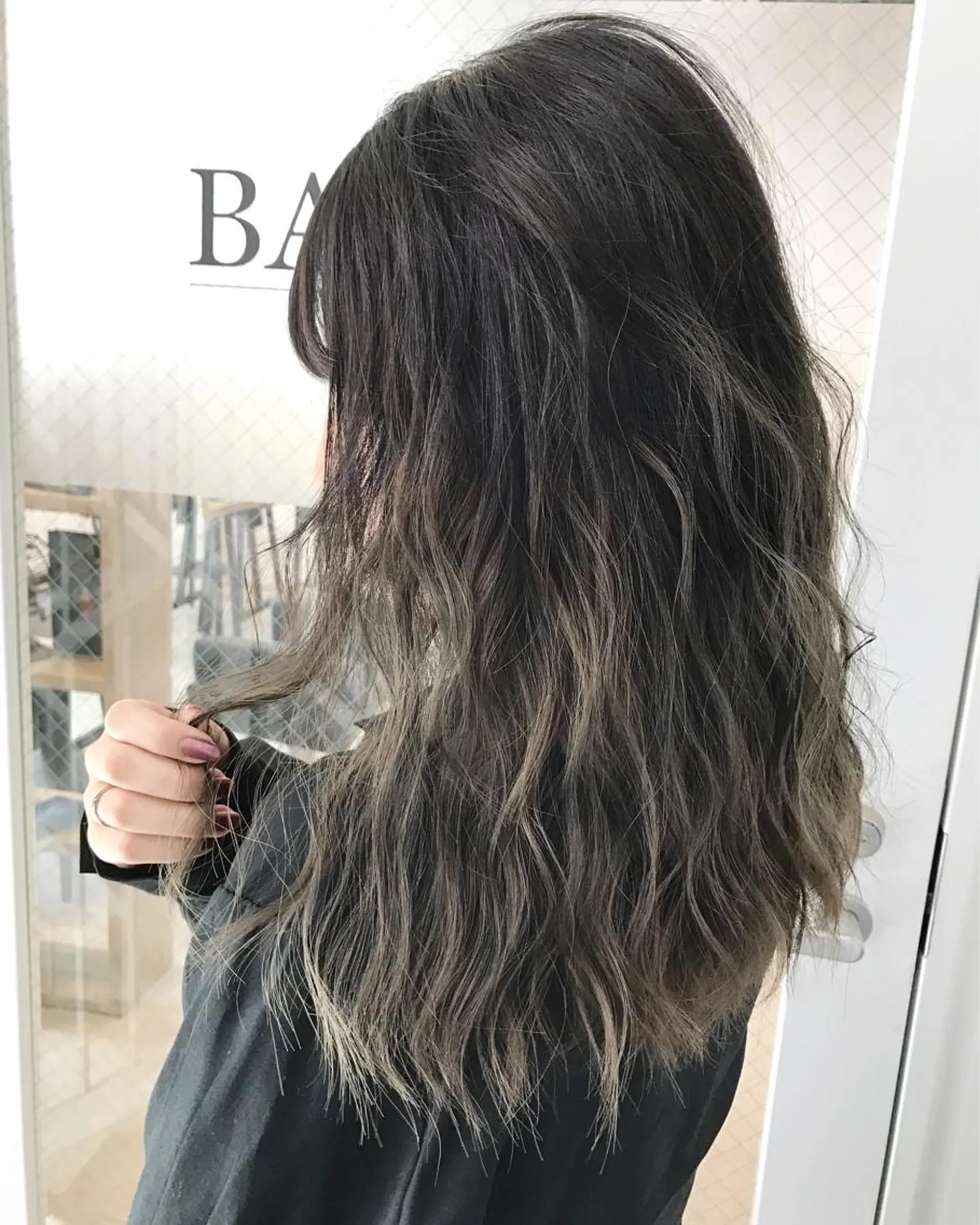 セミロング カラー ヘアアレンジ ヘアカラー トリートメント 縮毛矯正 髪質改善寺坂雄飛💐のヘアスタイル