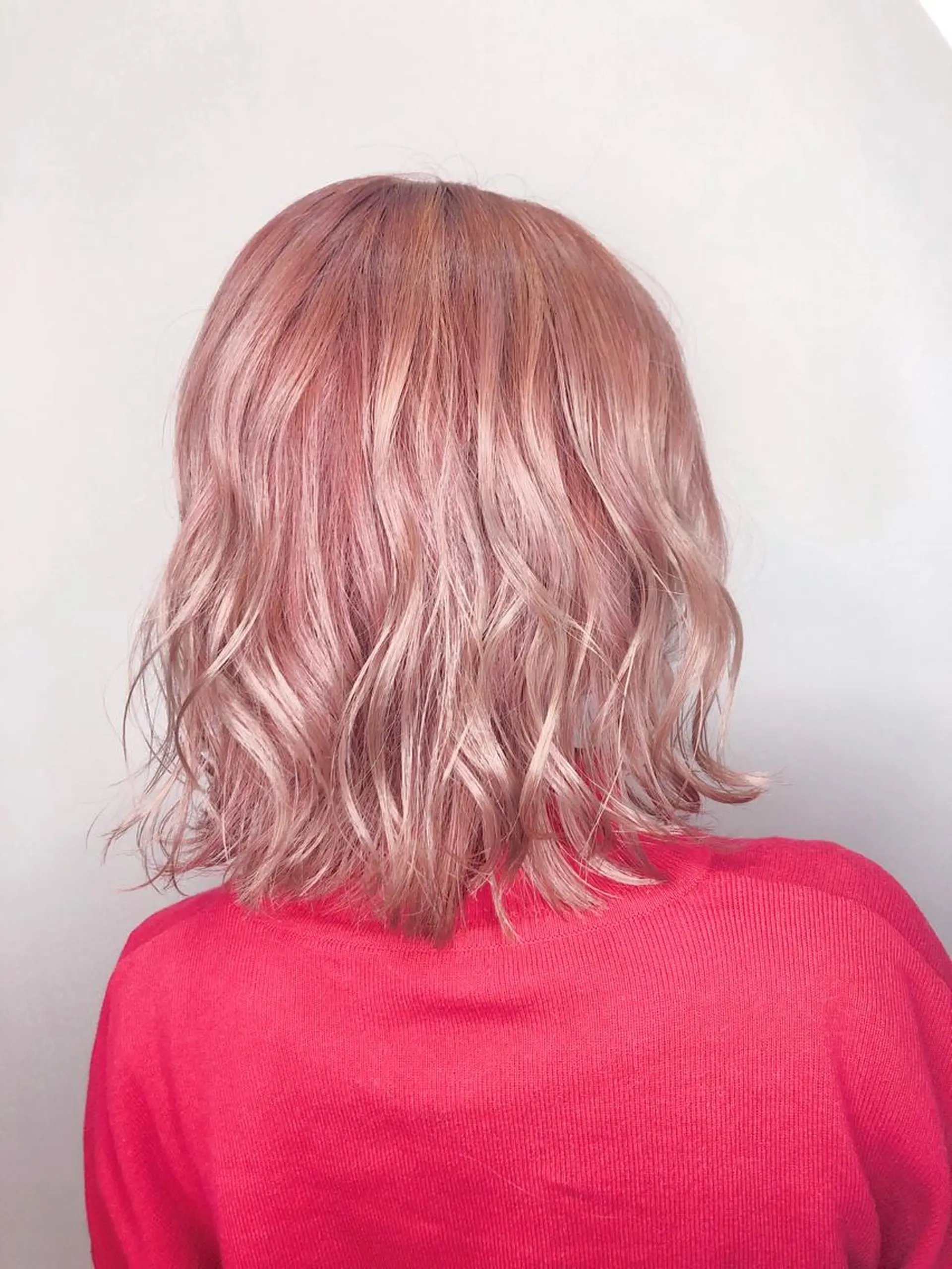 ミディアム カラー ベージュカラー ハイトーンカラー ピンクカラー ピンクベージュ カット ヘアカラー SHAFT Ieiriのヘアスタイル