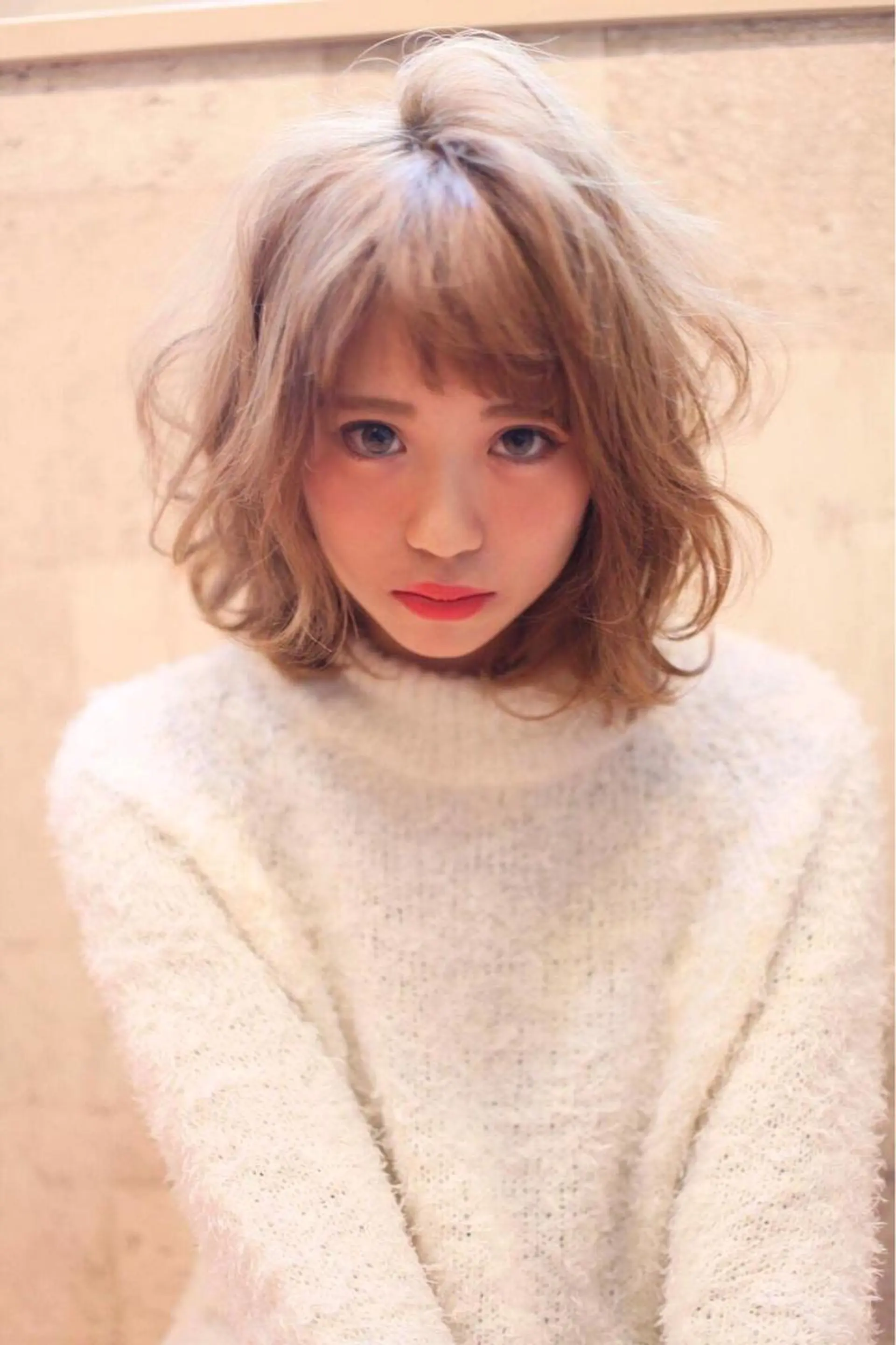 ミディアム カラー パーマ ミディアムパーマ ハイトーンカラー ヘアカラー ✖️リーアキト LEEAKITO✖️のヘアスタイル