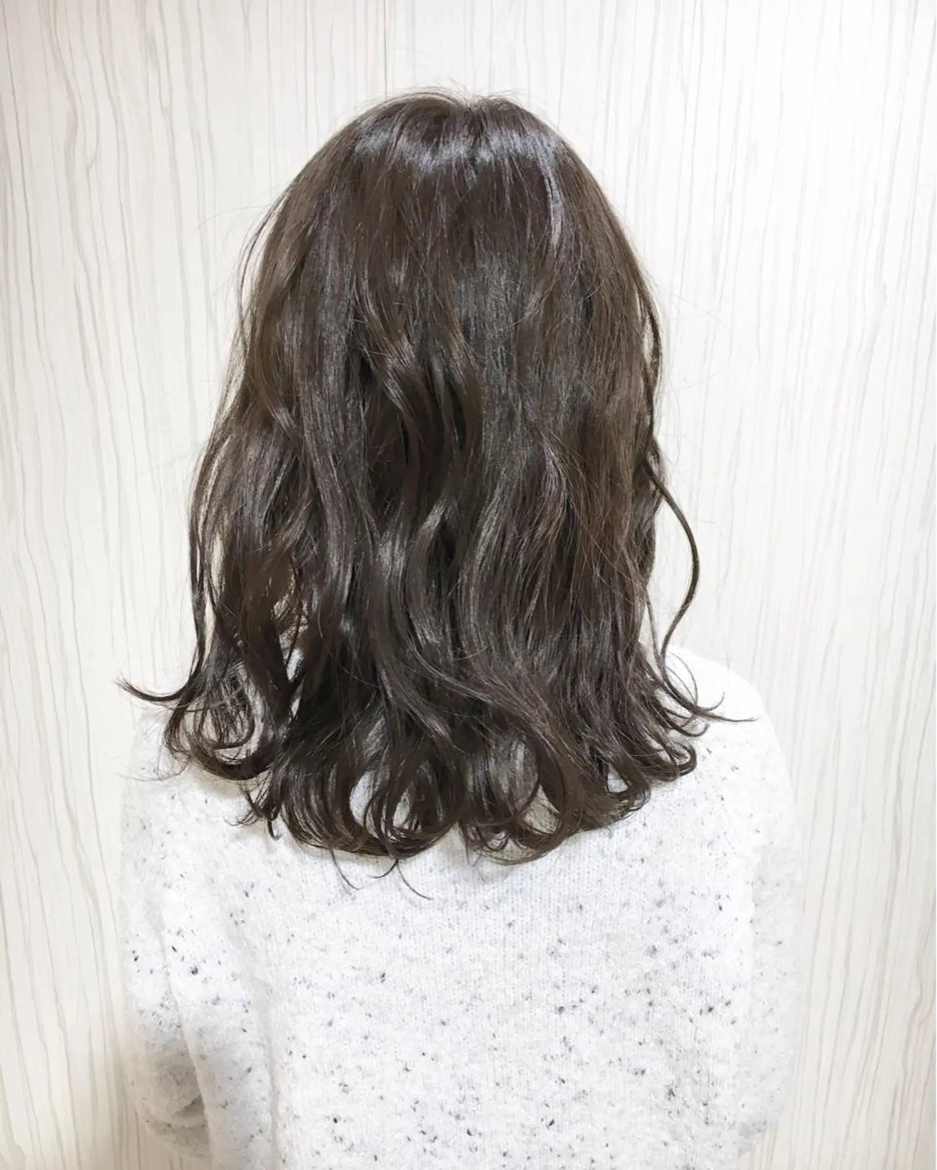 ミディアム カラー パーマ ヘアアレンジ グレージュ ✨艶髪✨透明感✨ 山内大樹のヘアスタイル