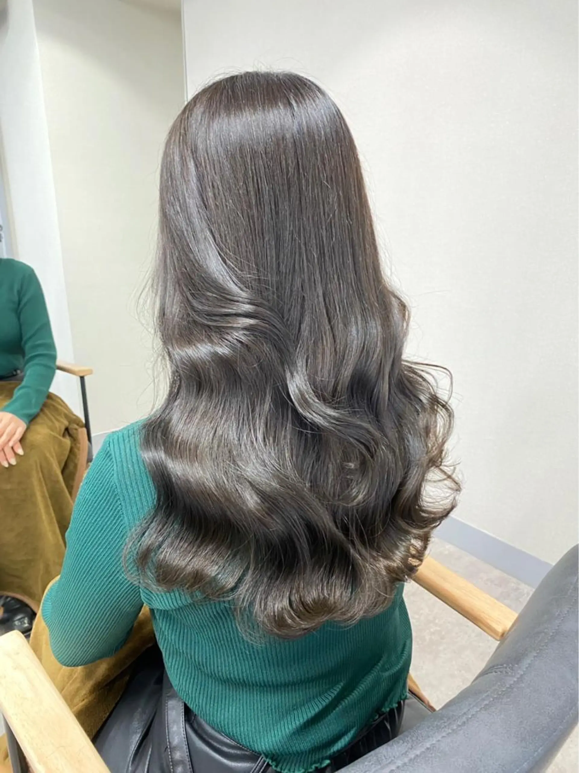 ロング カラー ブリーチ ブリーチなしカラー カット トリートメント 暖色カラー✨代表しげ オグジュアリーのヘアスタイル