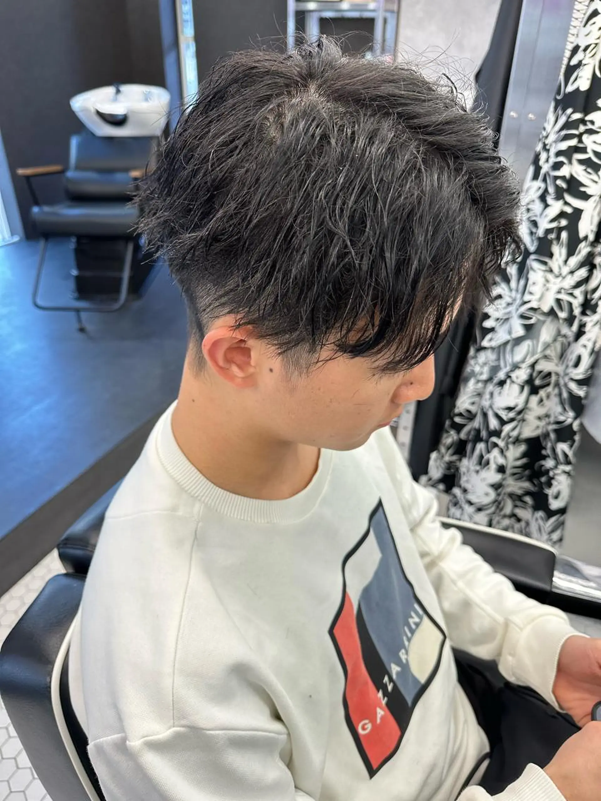 ミディアム カラー パーマ メンズ ミディアムパーマ メンズバレイヤージュ メンズブリーチ ビジネス センターパート カット パーマ メンズ専門美容室 /久徳大輝のヘアスタイル