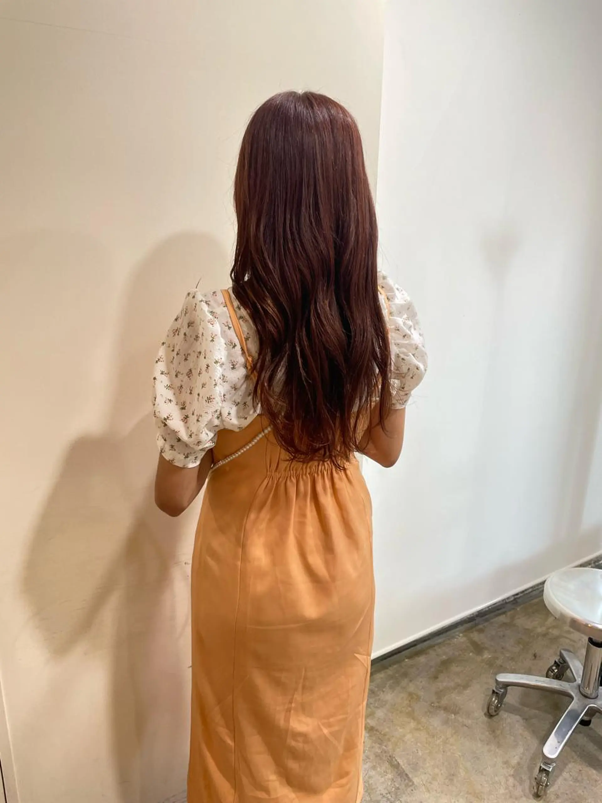 ロング カラー オレンジ オレンジピンク ピンクカラー ヘアカラー トリートメント MIOベージュカラー 柔らかいカラーのヘアスタイル