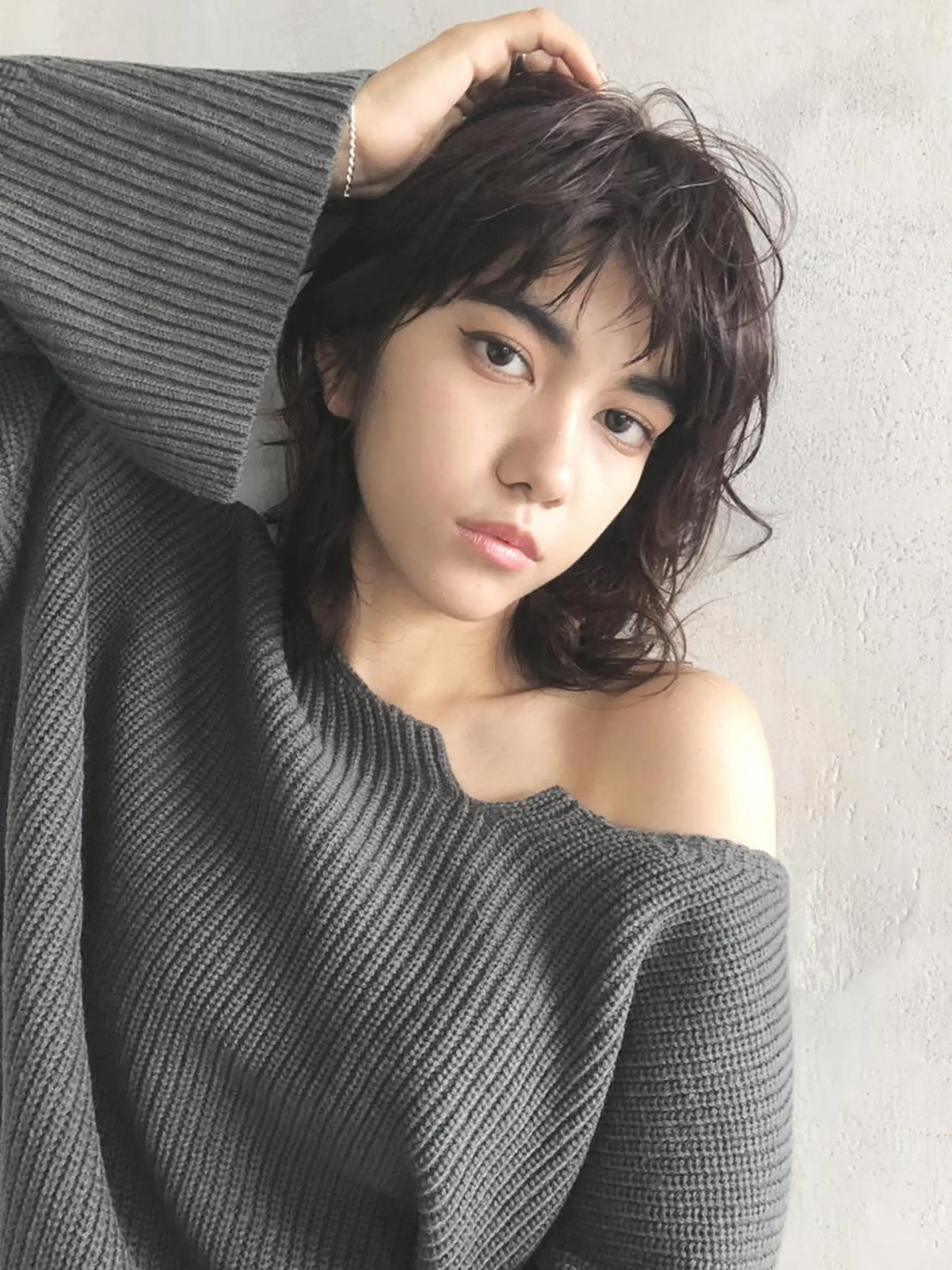 ミディアム カラー パーマ ヘアアレンジ 顔周りカット ウルフカット ITbyALBUM 中野店のヘアスタイル