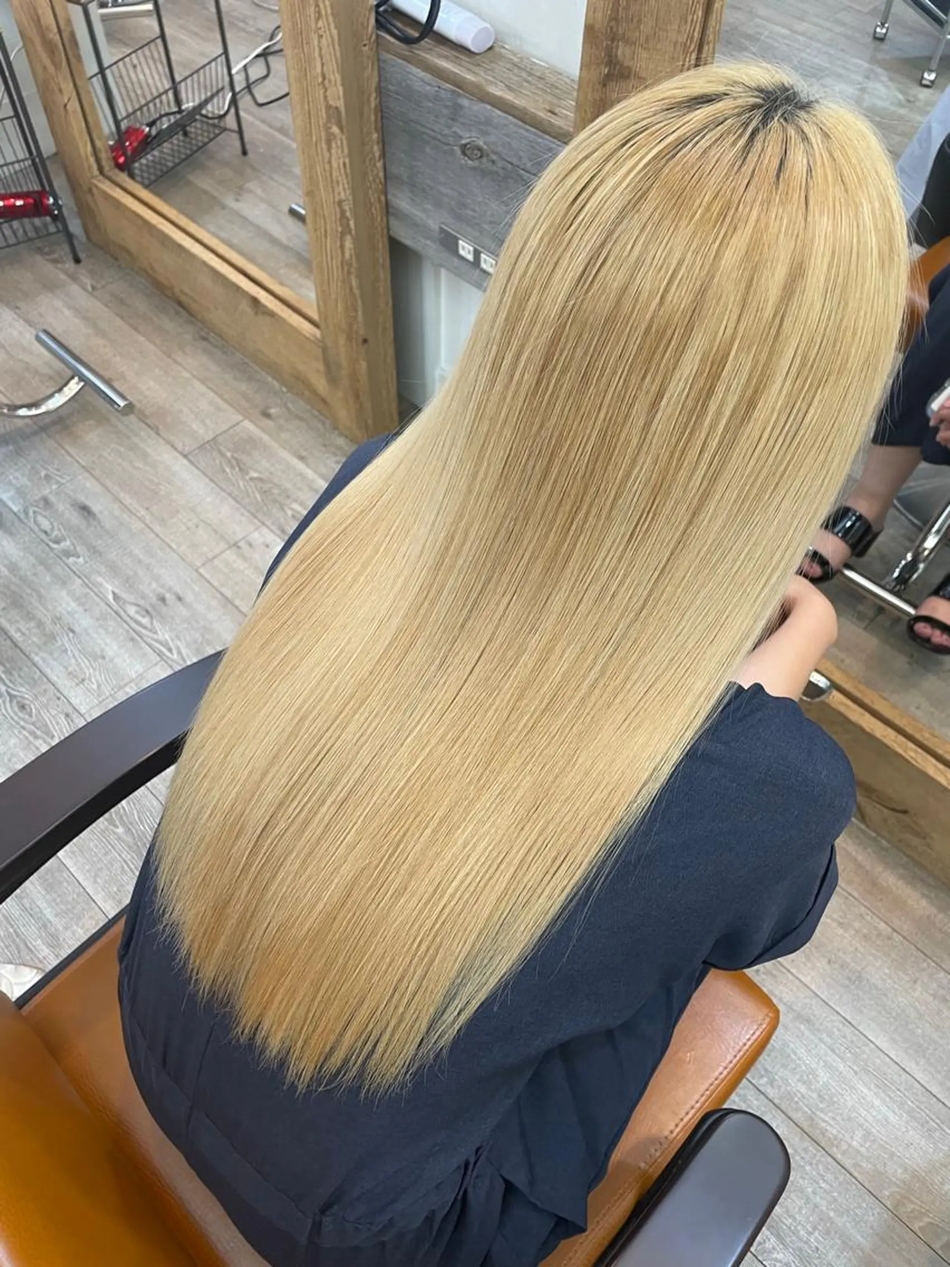 ロング KEIGO/ ベージュカラーのヘアスタイル