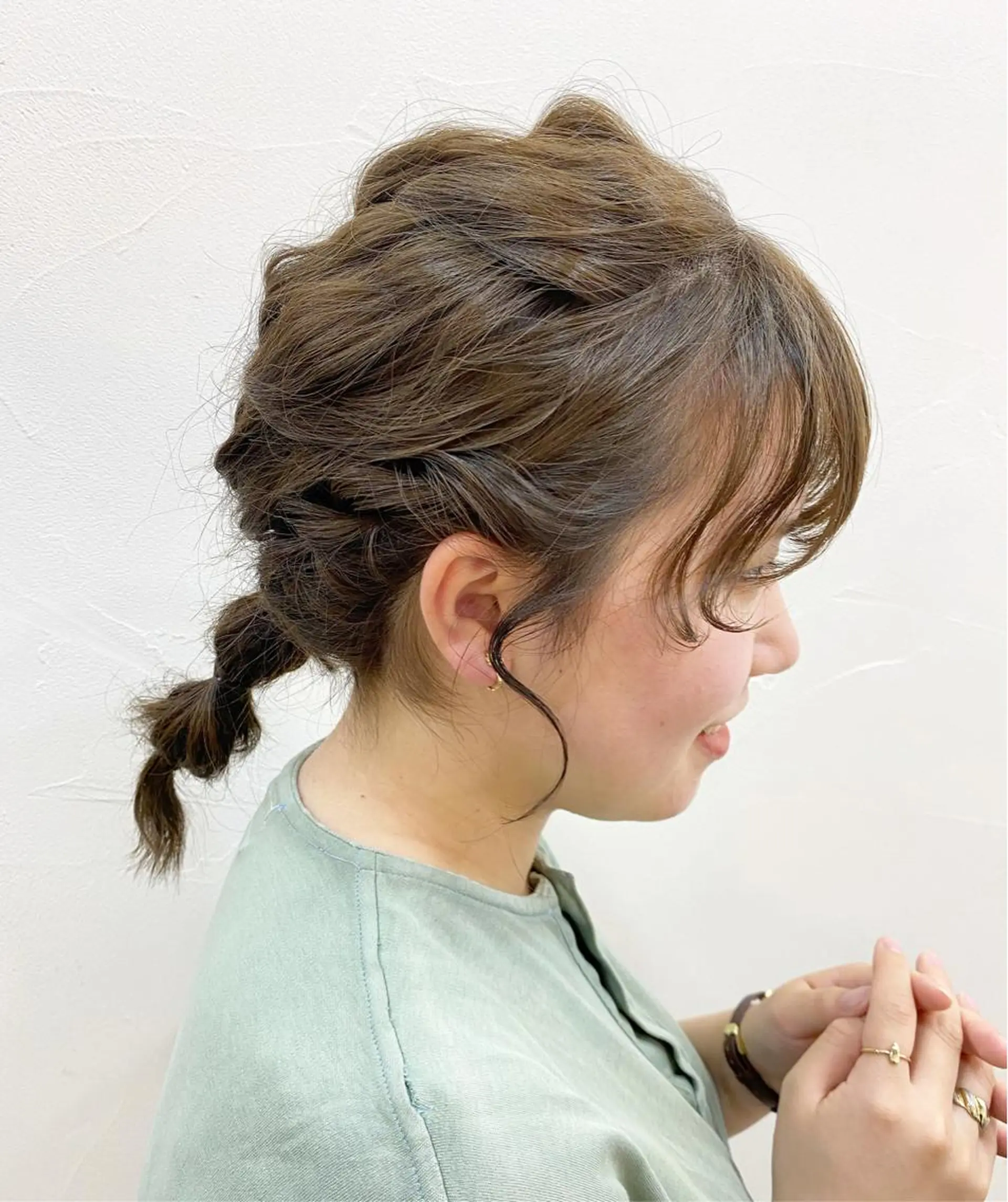 ミディアム カラー ヘアアレンジ グレージュ カーキグレージュ 志賀 あずみのヘアスタイル