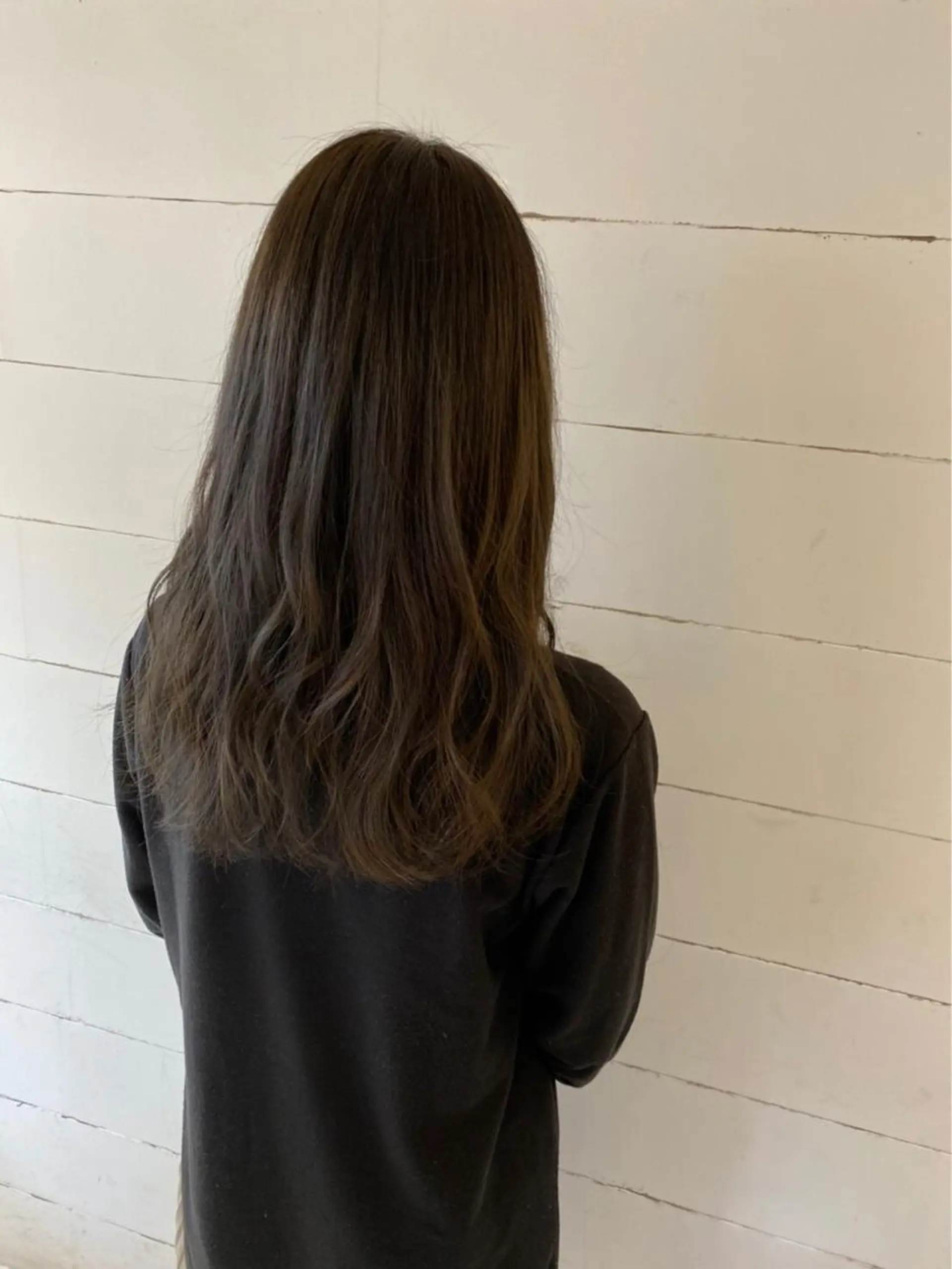 ロング カラー esse大阪茶屋町店所属・レイヤーカット 新井田陽寿のヘアスタイル