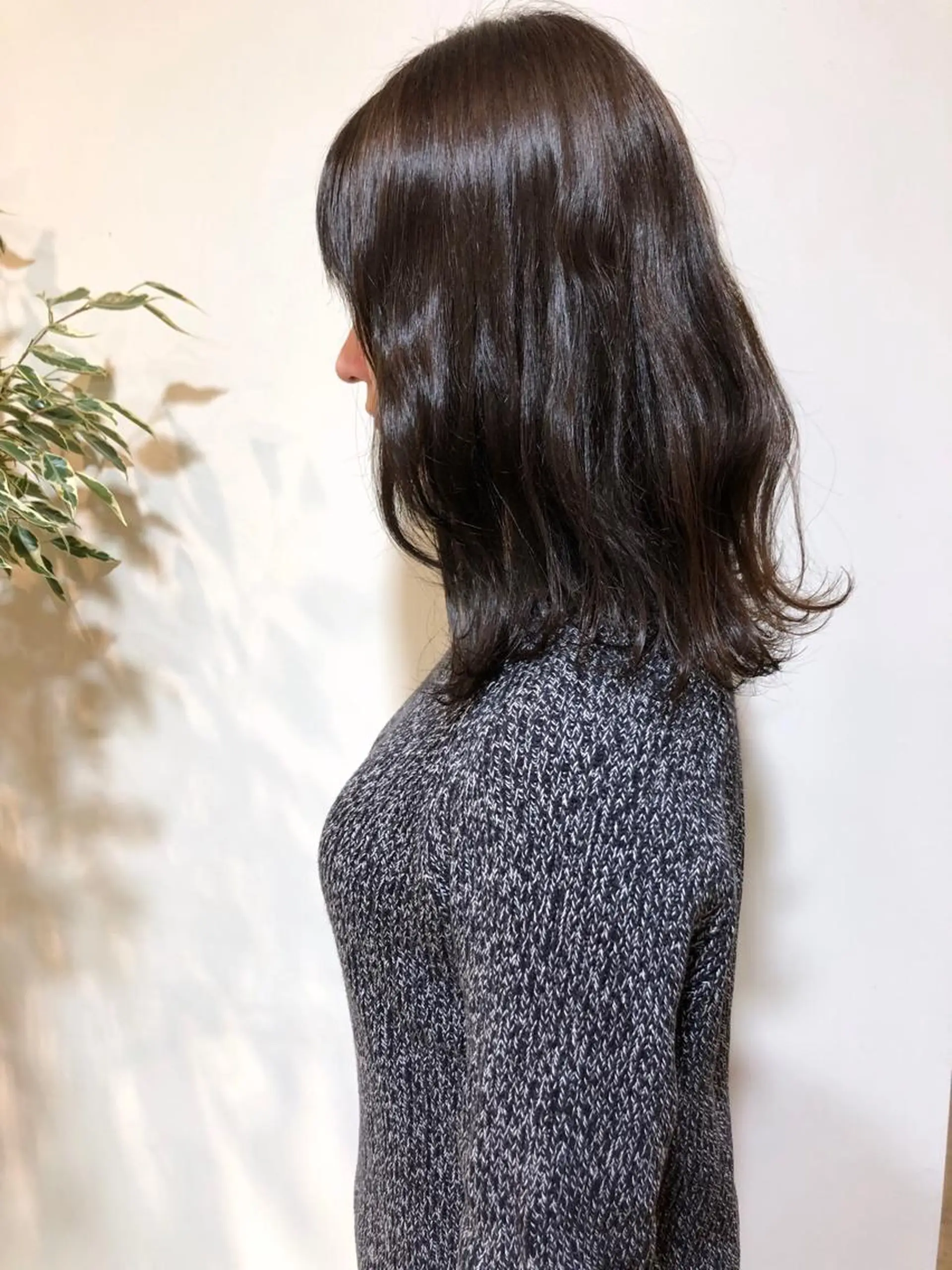 ミディアム カラー MIOベージュカラー 柔らかいカラーのヘアスタイル