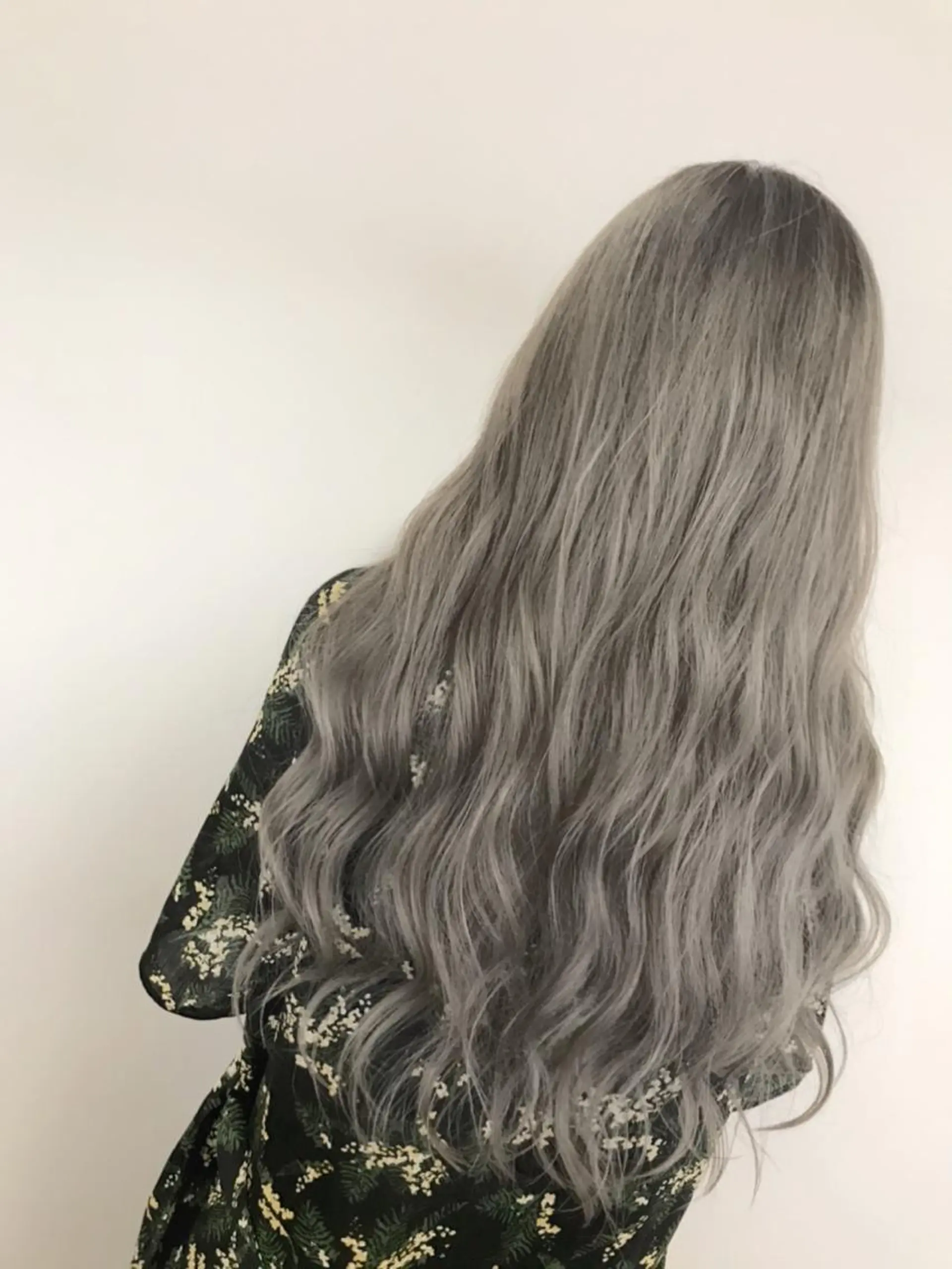ロング ヘアカラー Eliss 堀江のヘアスタイル