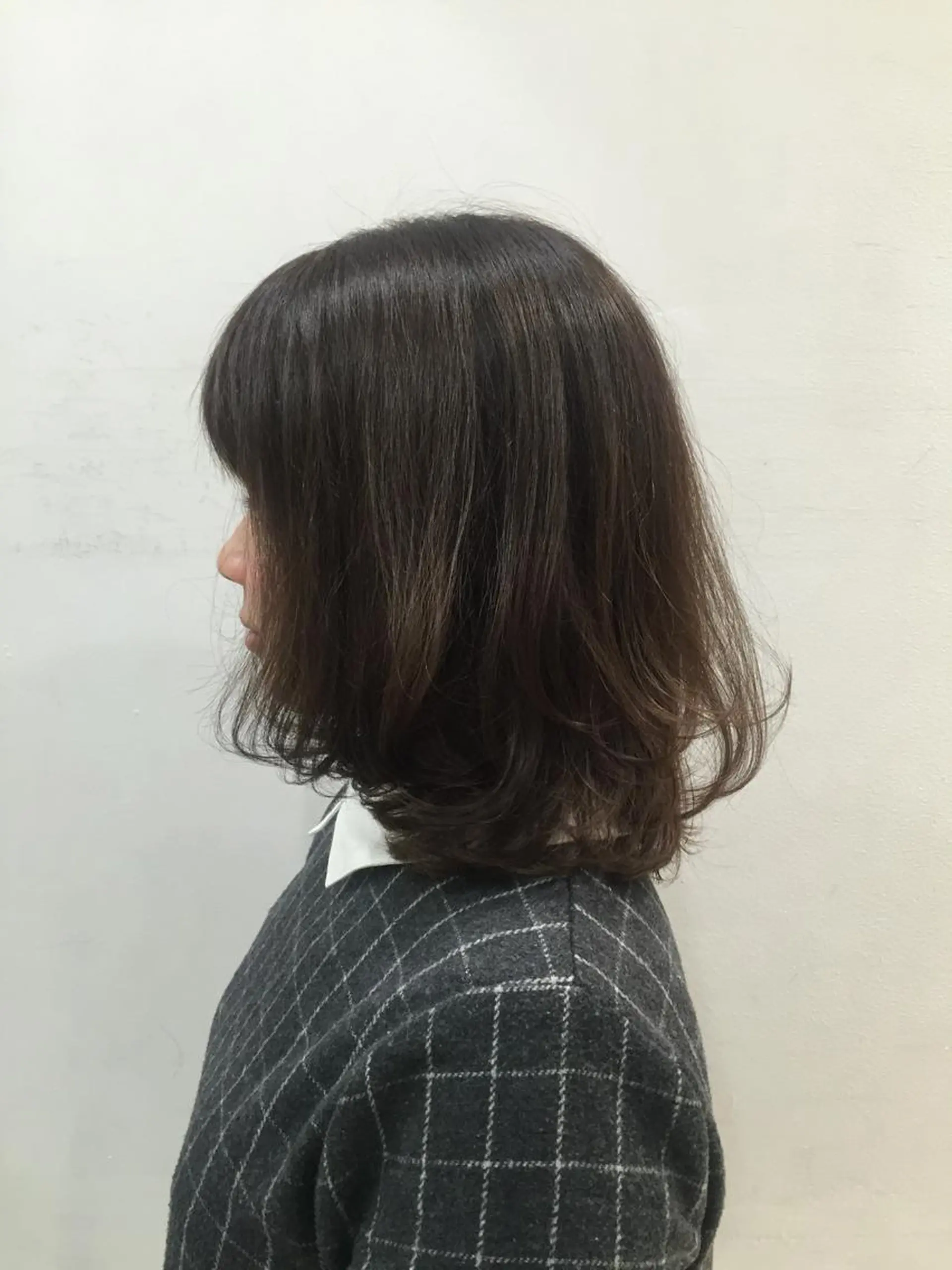 ミディアム カラー アッシュ 透明感カラー 秋野 睦実のヘアスタイル