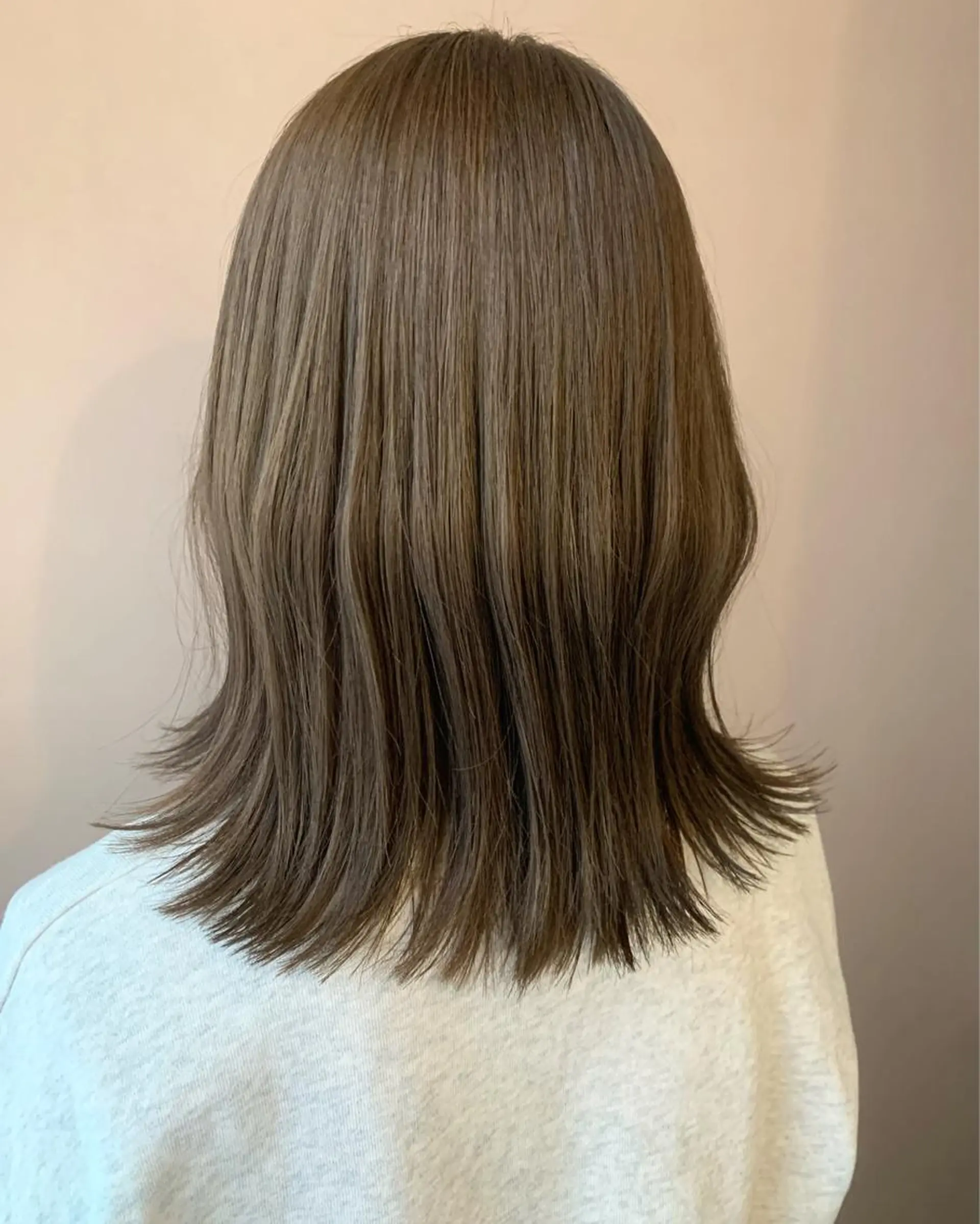 セミロング カラー ブリーチ グレージュ ブリーチなしカラー hub hair レイヤー/透明感のヘアスタイル