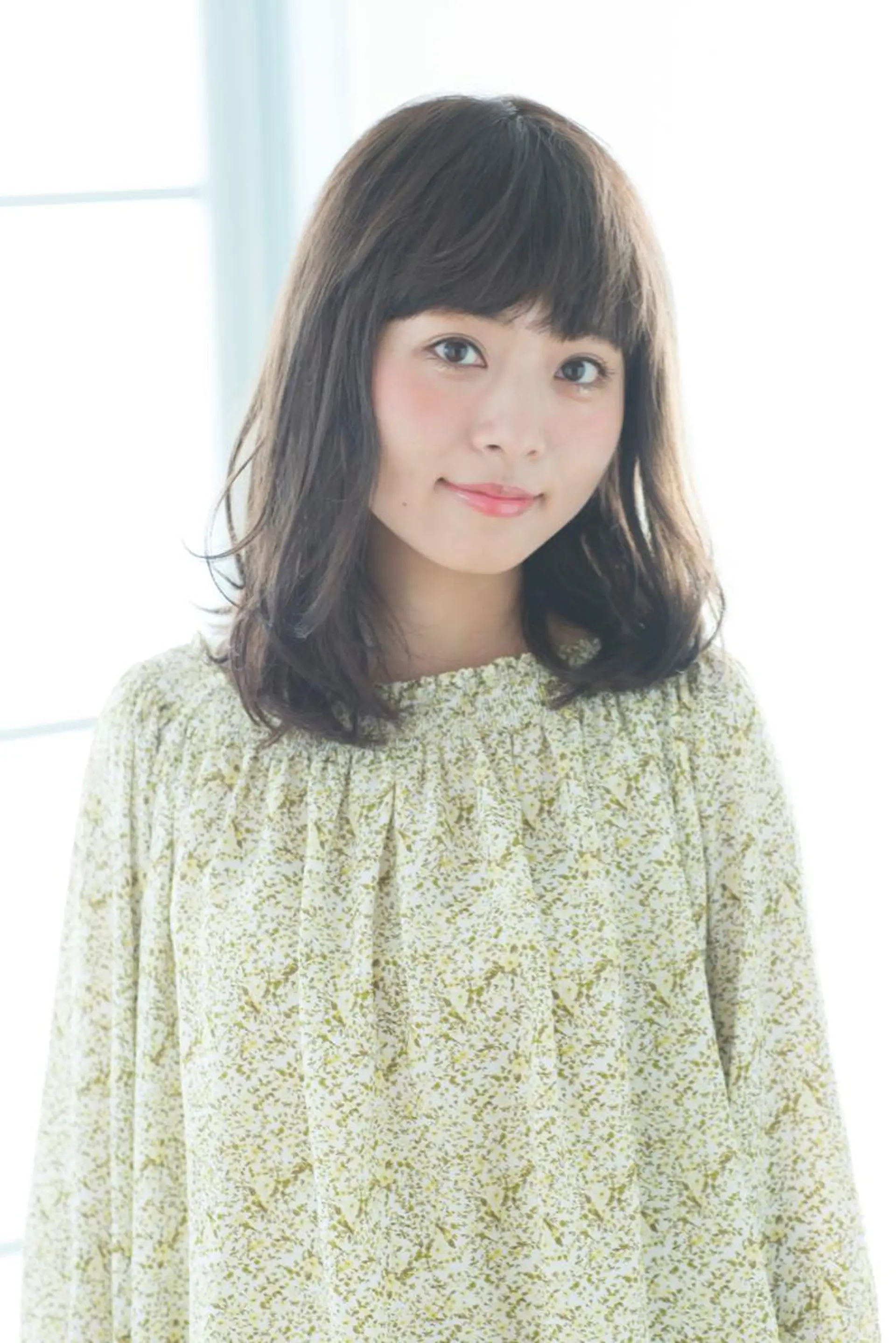 ミディアム 所渉/韓国レイヤー /ウルフカットのヘアスタイル