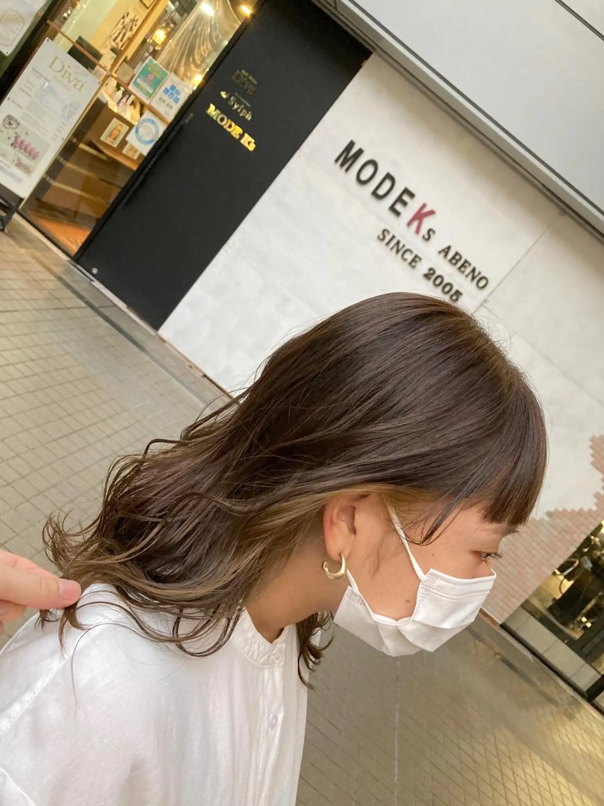 ミディアム カラー グレージュ インナーカラー ミルクティーグレージュ カット ヘアカラー トリートメント SHAFT Ieiriのヘアスタイル