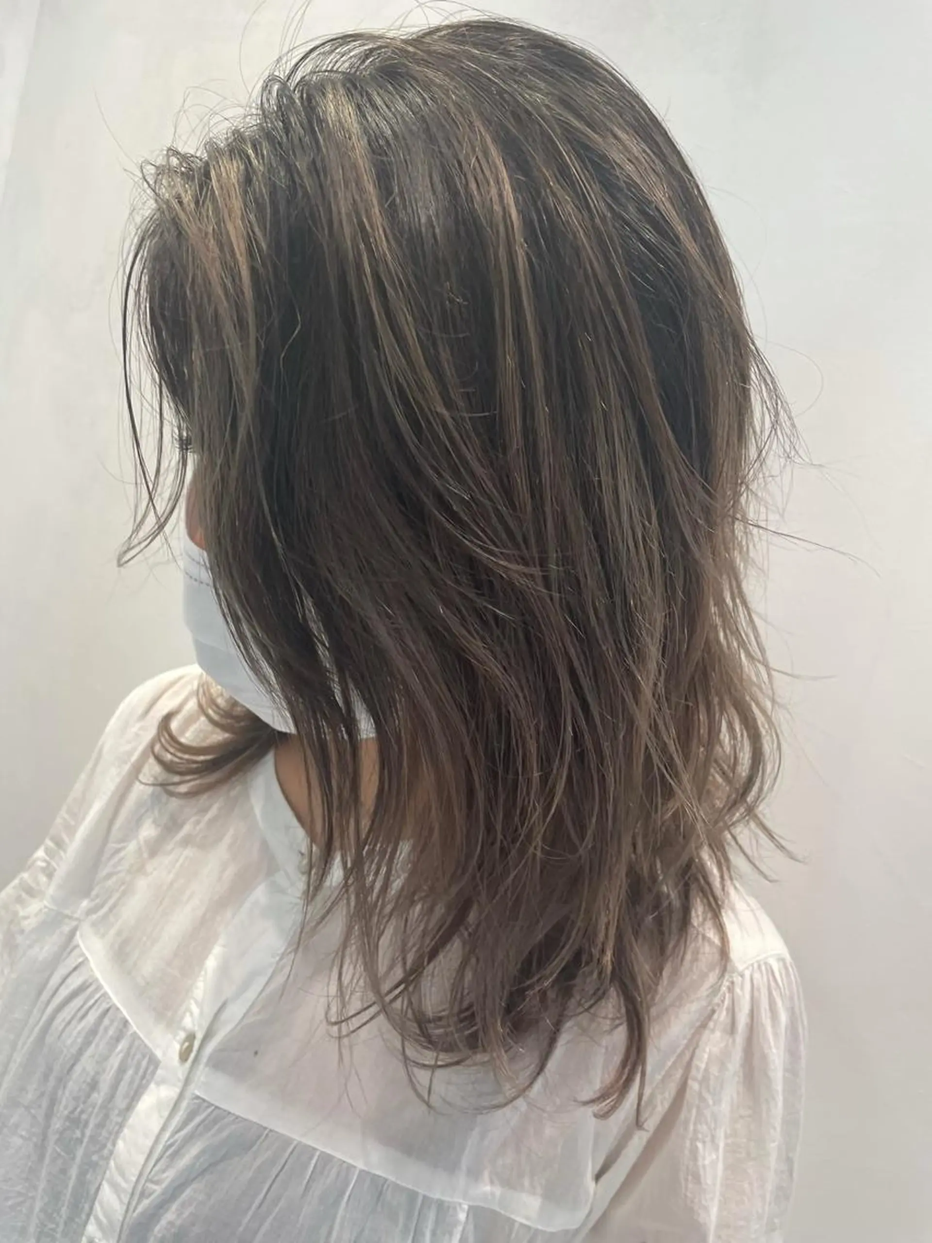 カラー バレイヤージュ 関 桃子のヘアスタイル