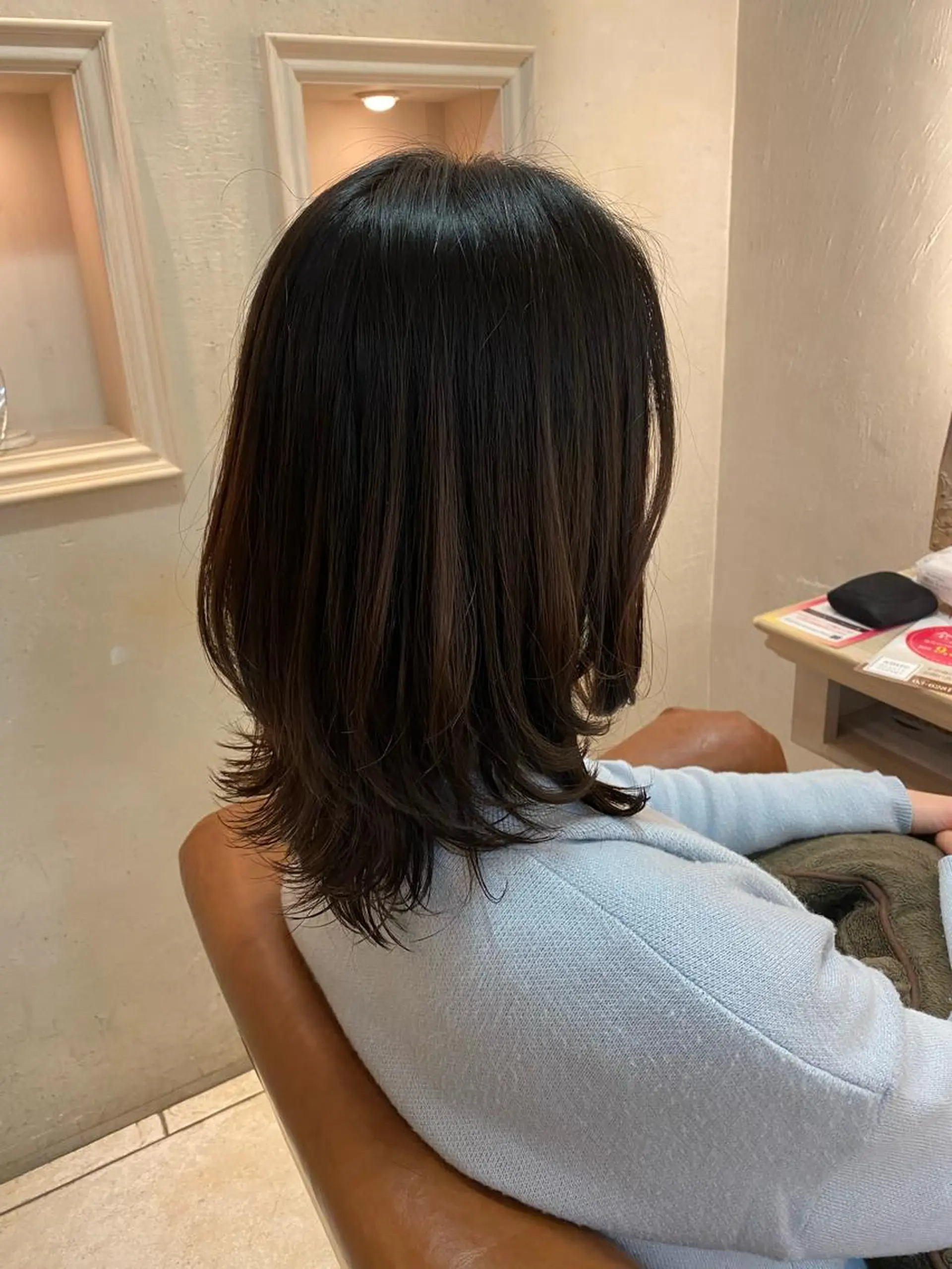 ミディアム ミディアムレイヤー レイヤーカット 井上 日菜乃のヘアスタイル