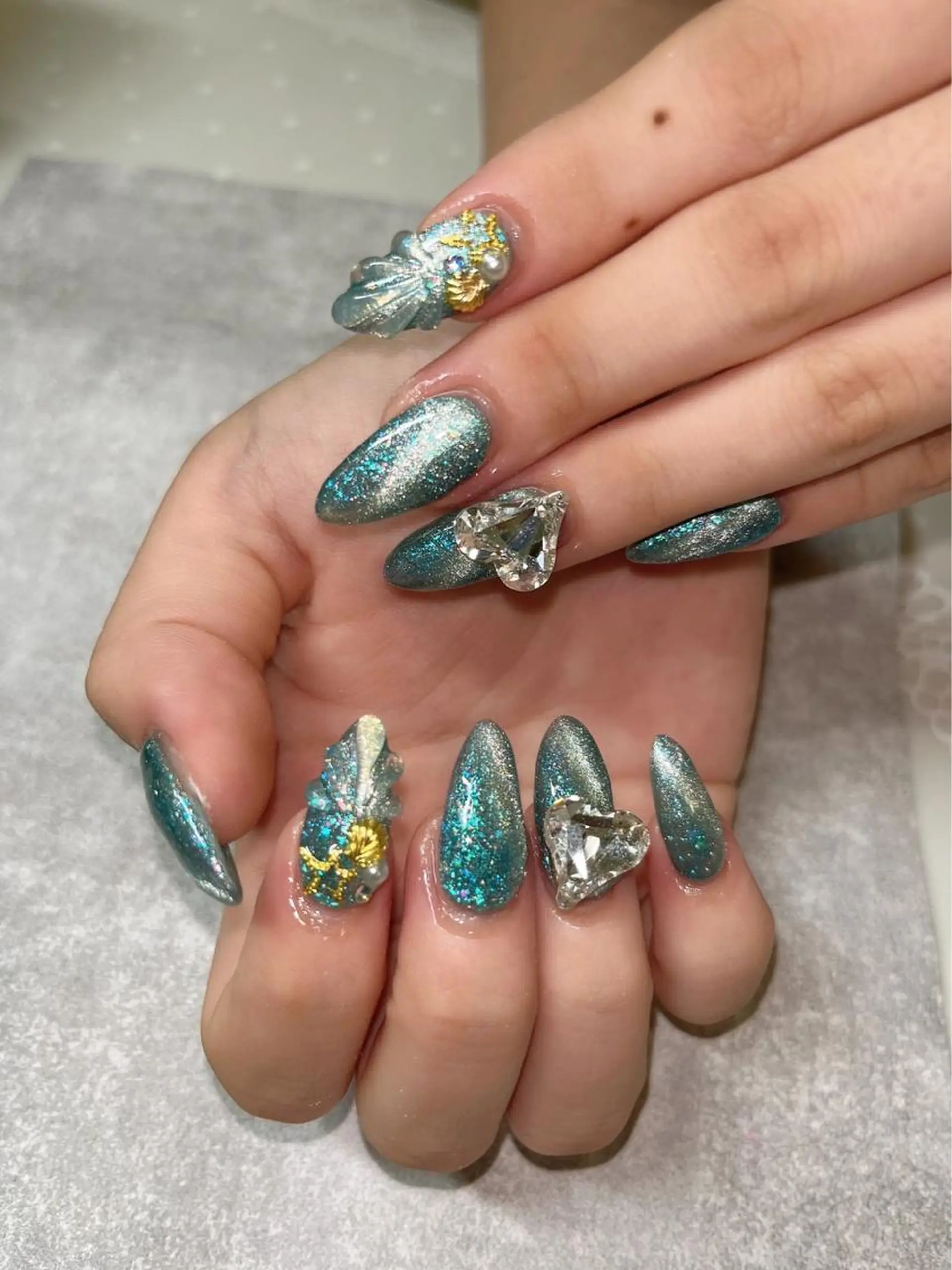 ミディアム ネイル ハート マグネットネイル ハンドネイル 《LB》ラブリエ Nail&eyeのマツエク・マツパデザイン