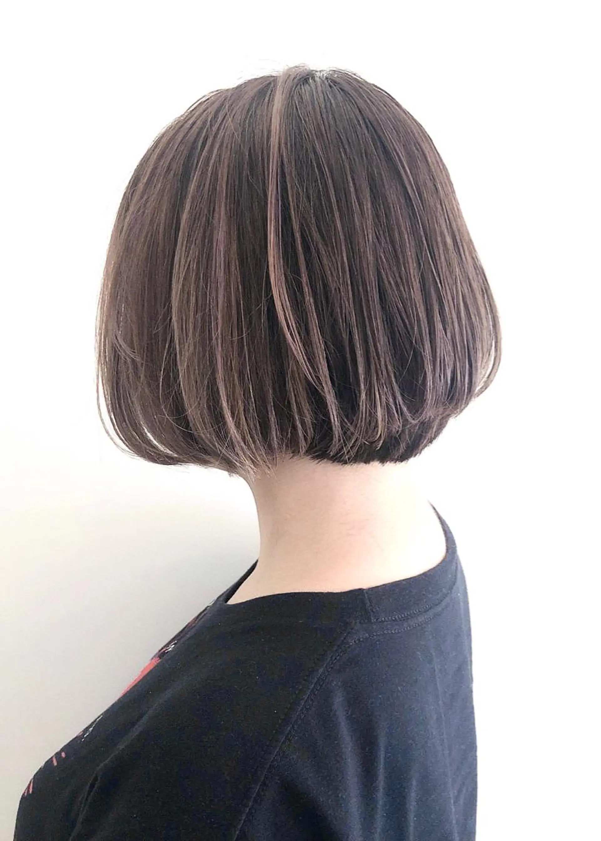 ショート カラー ブリーチ ダブルカラー グレージュ ハイライトカラー ハイトーンカラー LadyBeetle 山本泰史のヘアスタイル