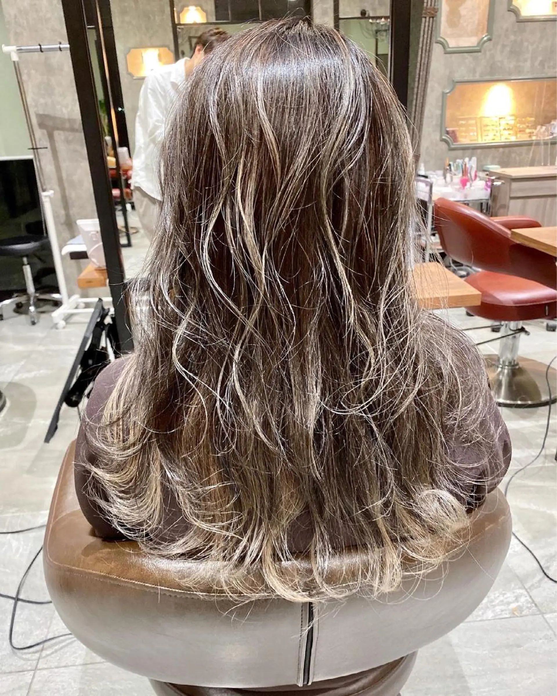 ロング カラー バレイヤージュ レイヤーカット Kobayashi ハイライト/ショートのヘアスタイル