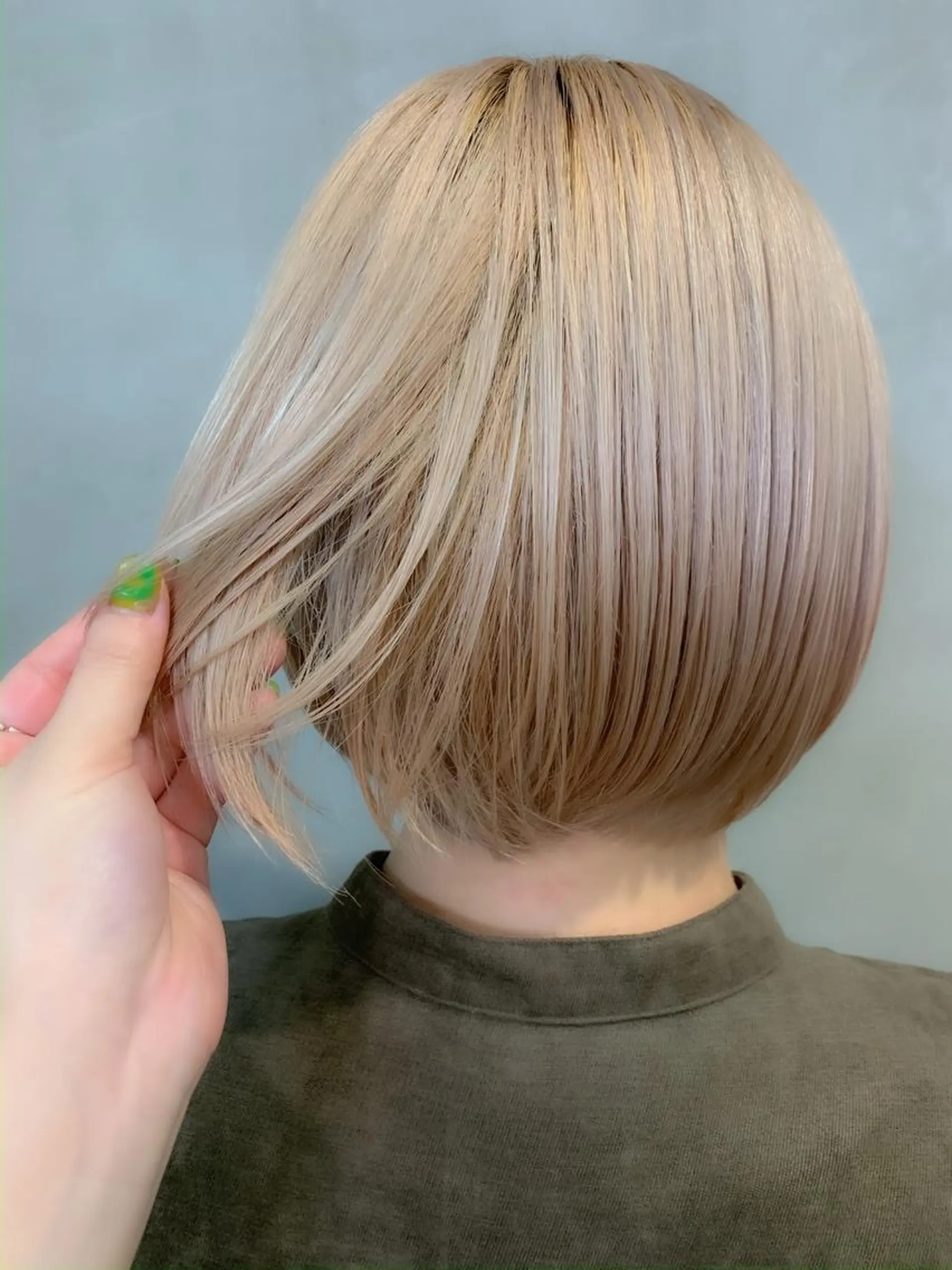 ショート カラー ヘアアレンジ ミニボブ/ブリーチ 🌈MISATOのヘアスタイル