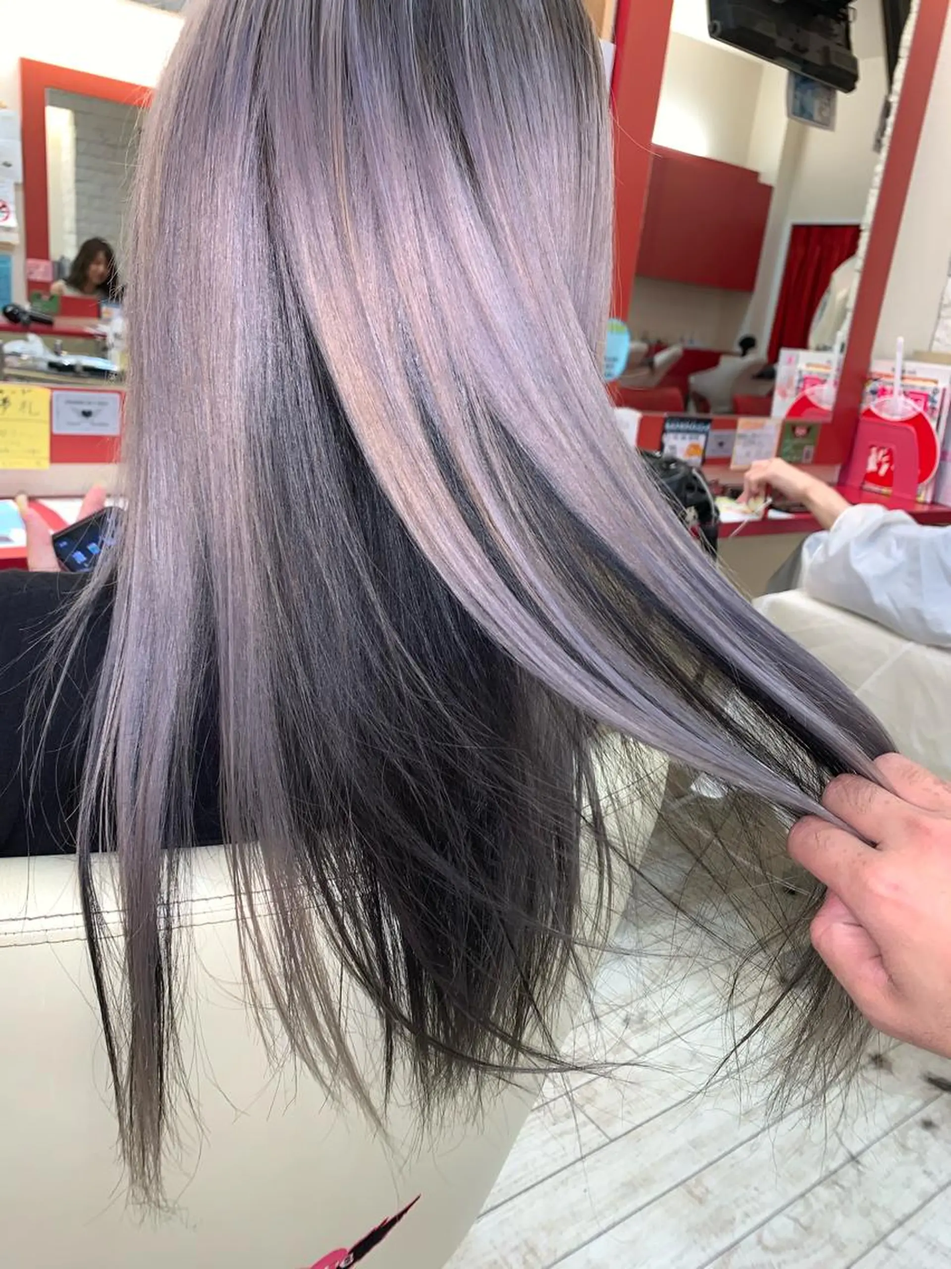 セミロング カラー ヘアアレンジ パープルカラー シルバー 今村公介 ブリーチ特化、派手髪のヘアスタイル