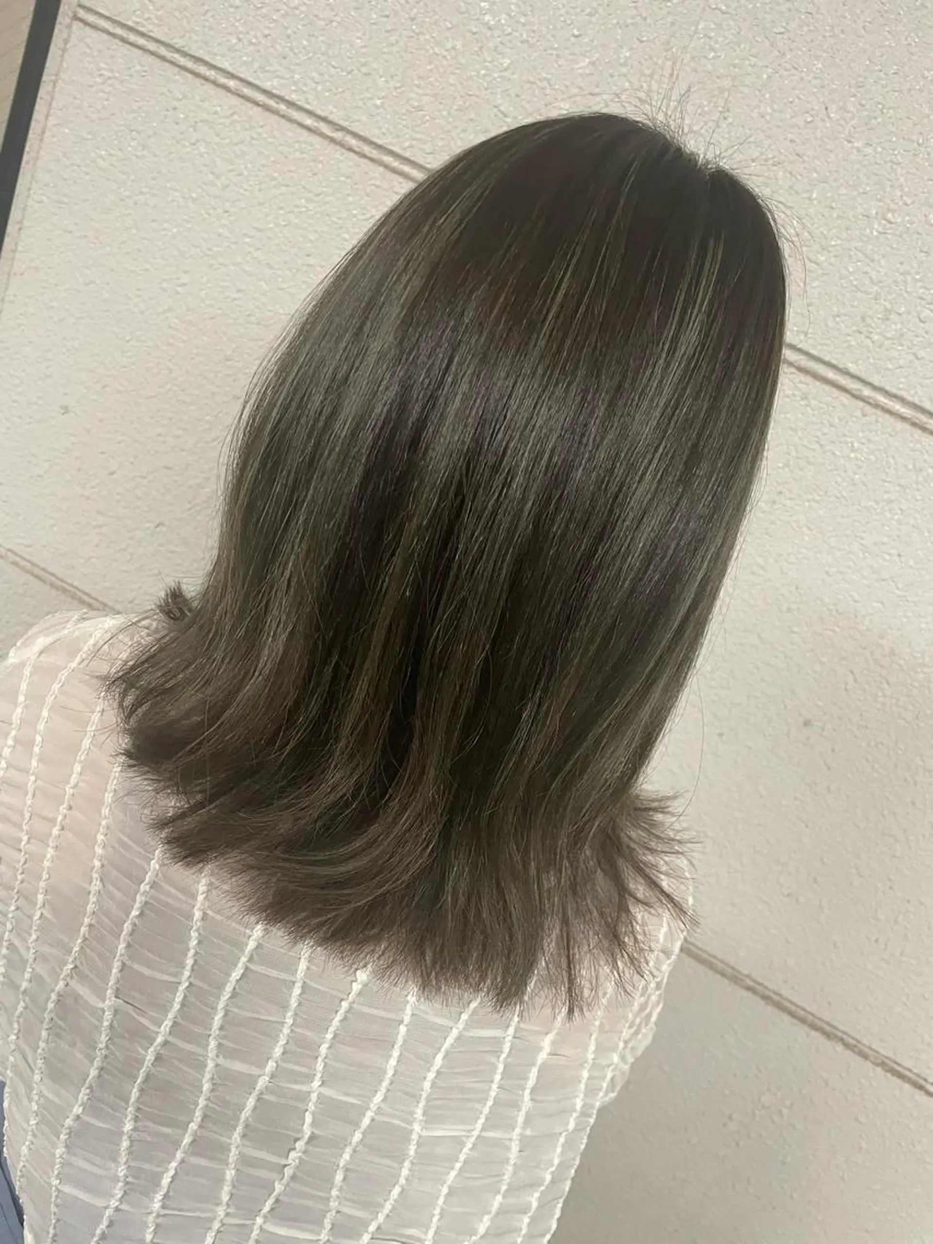 カラー 寺本 早希のヘアスタイル