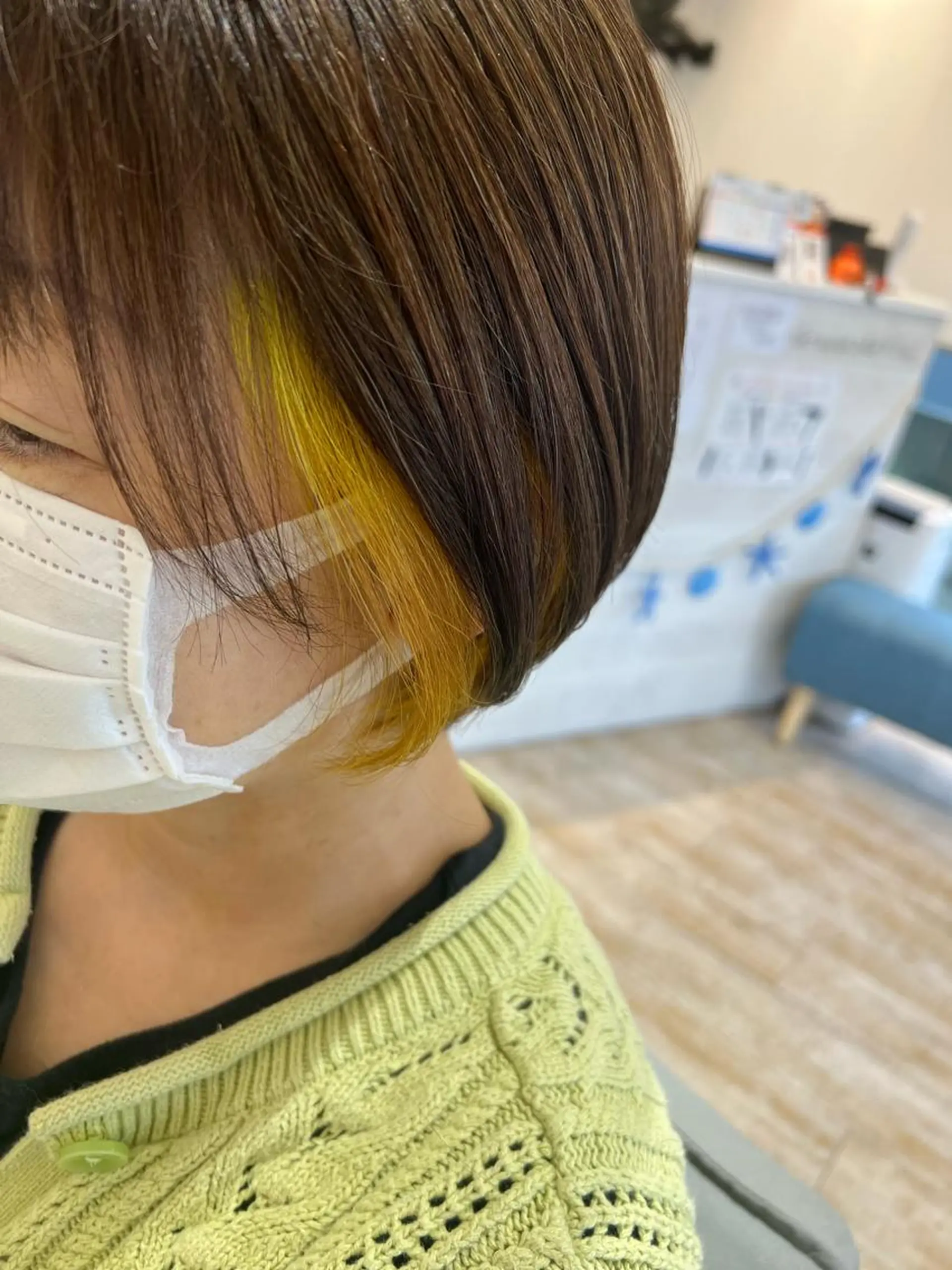 ショート イエローカラー 坂本 実沙季のヘアスタイル