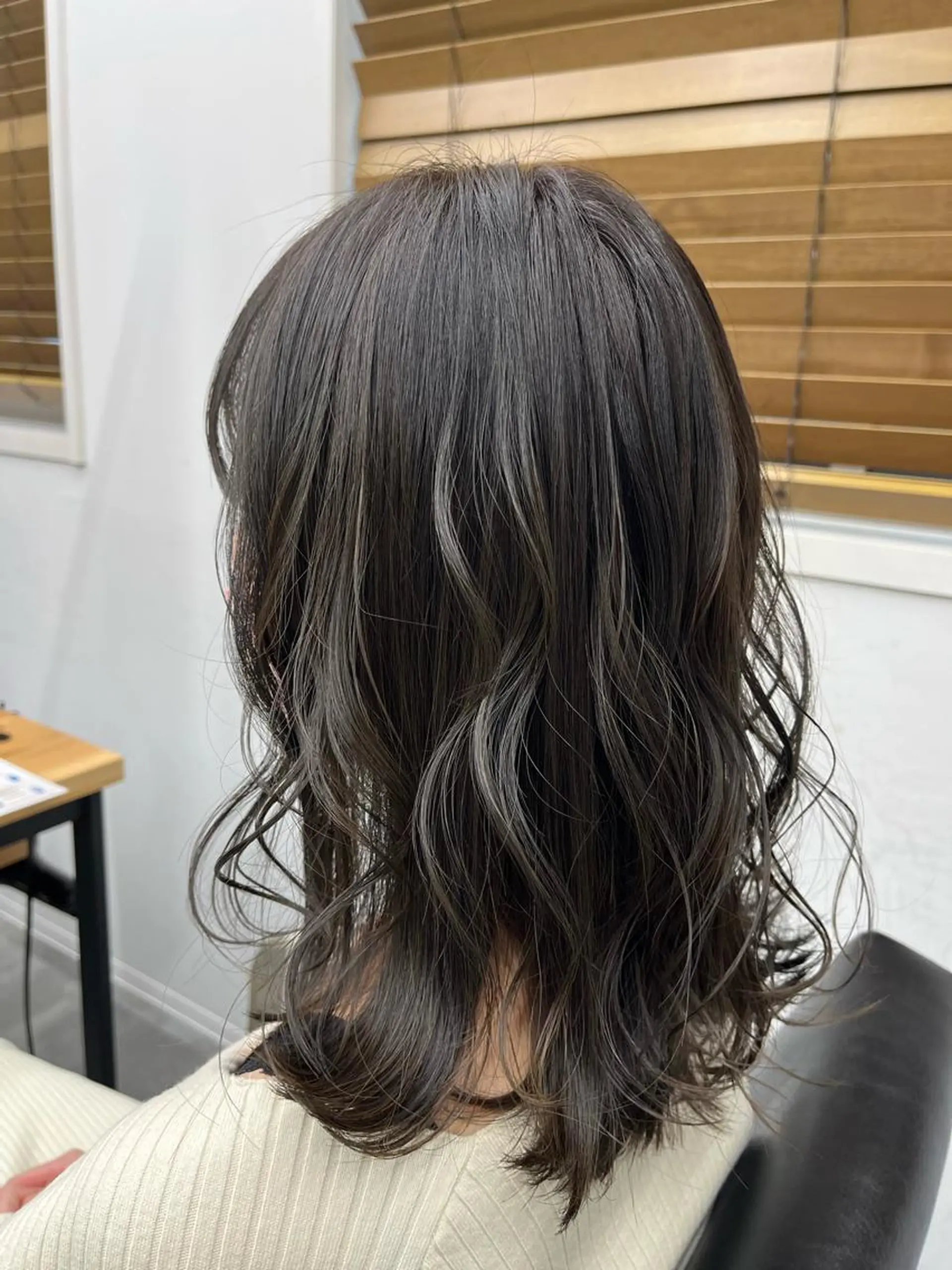 ミディアム 川畑 花菜のヘアスタイル