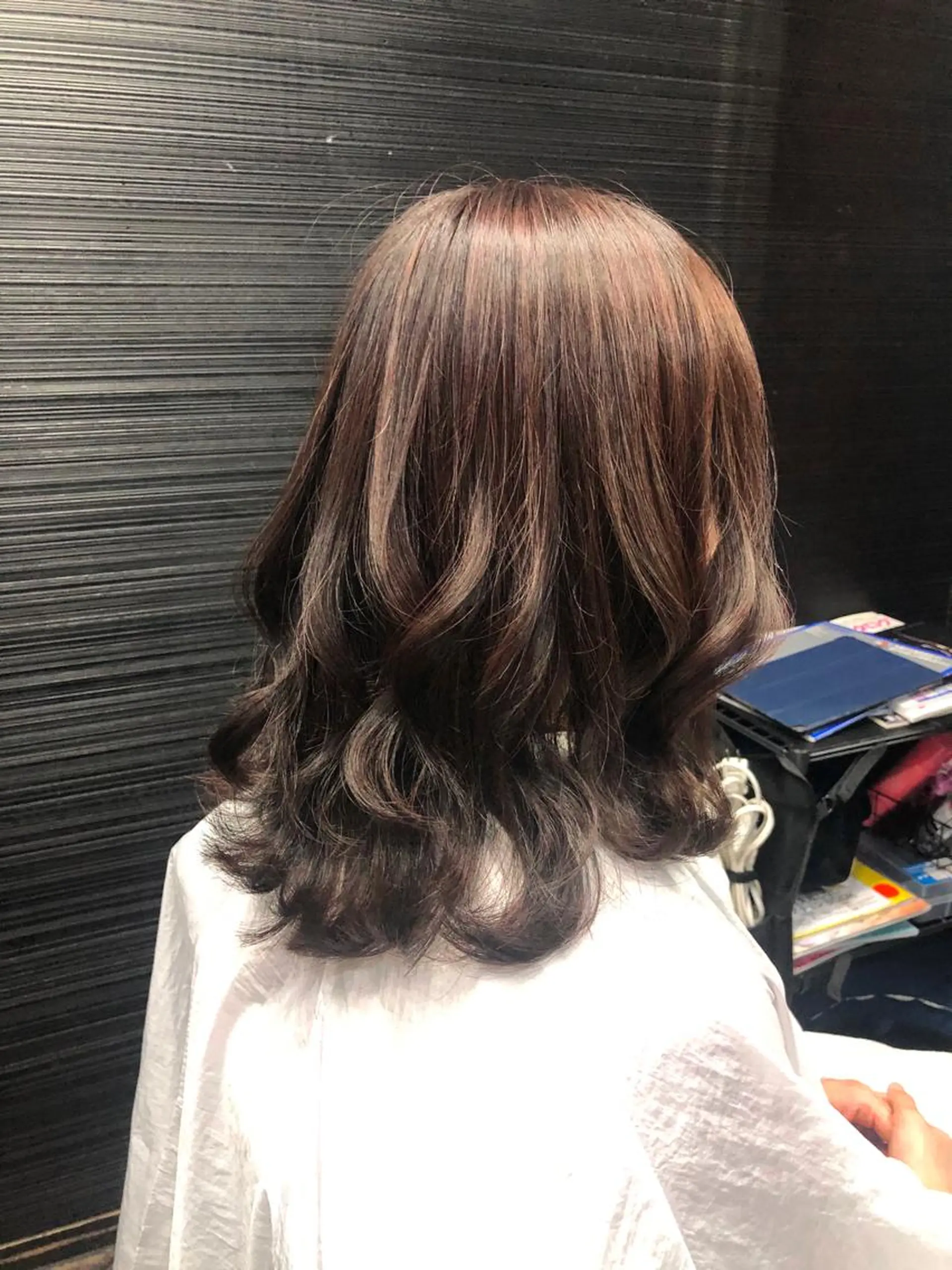 ミディアム カラー パーマ ミディアムパーマ ハイライトカラー ピンクカラー ハイライト カット パーマ 山本 雅由のヘアスタイル