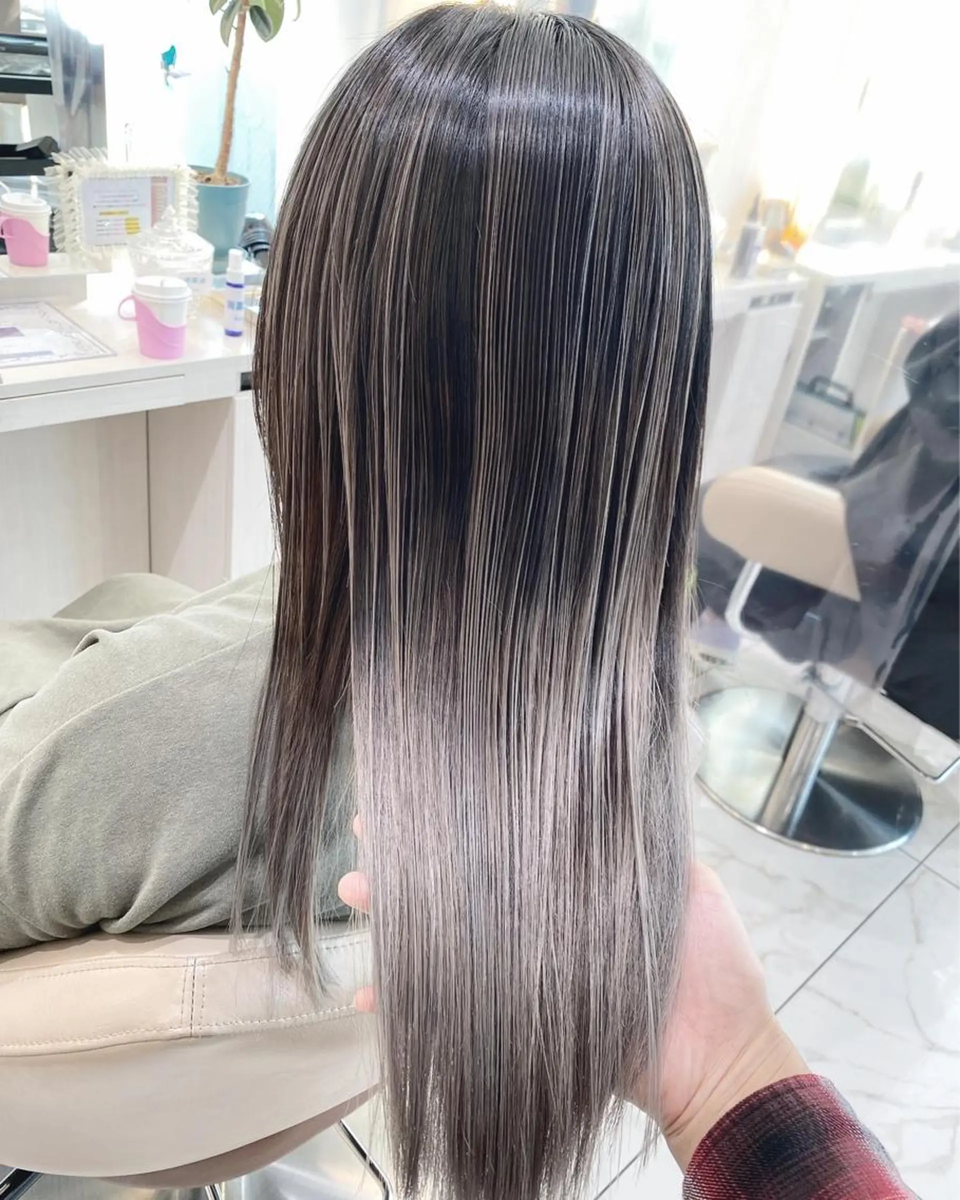 ロング カラー バレイヤージュ グレージュ 髪質改善 レイヤーカット 山崎俊輔/髪質改善 /バレイヤージュのヘアスタイル