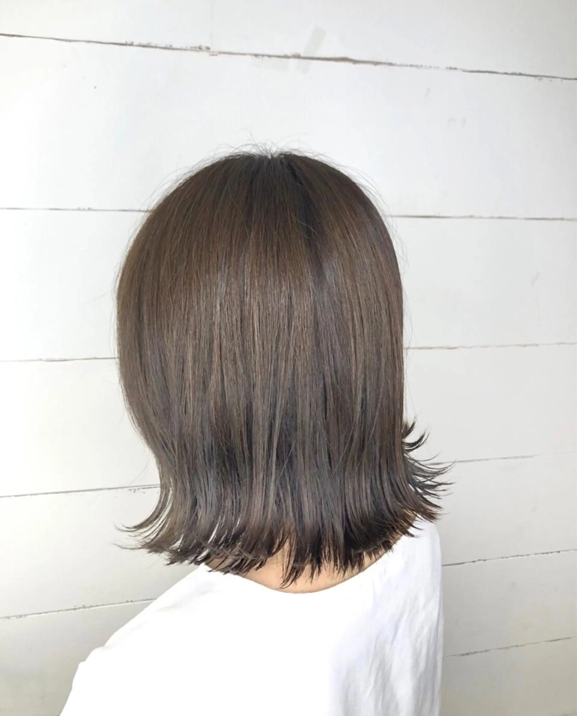 ミディアム esse大阪茶屋町店所属・レイヤーカット 新井田陽寿のヘアスタイル