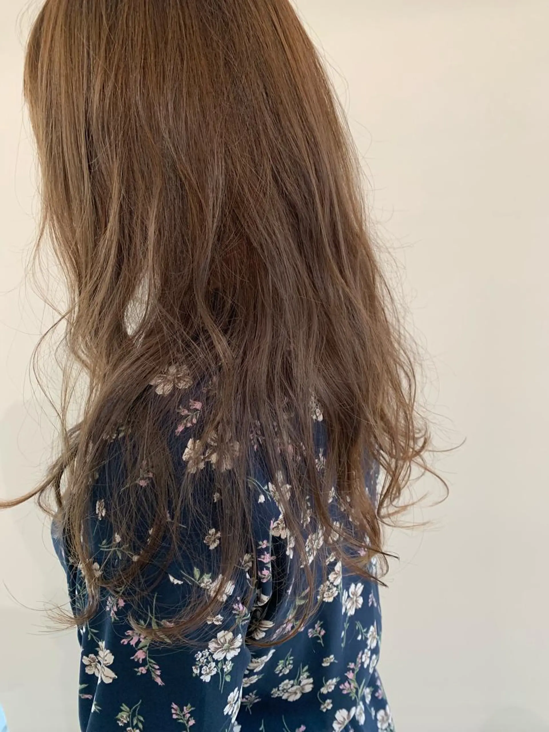 セミロング カラー パーマ ヘアアレンジ ベージュカラー 加藤 綾華のヘアスタイル