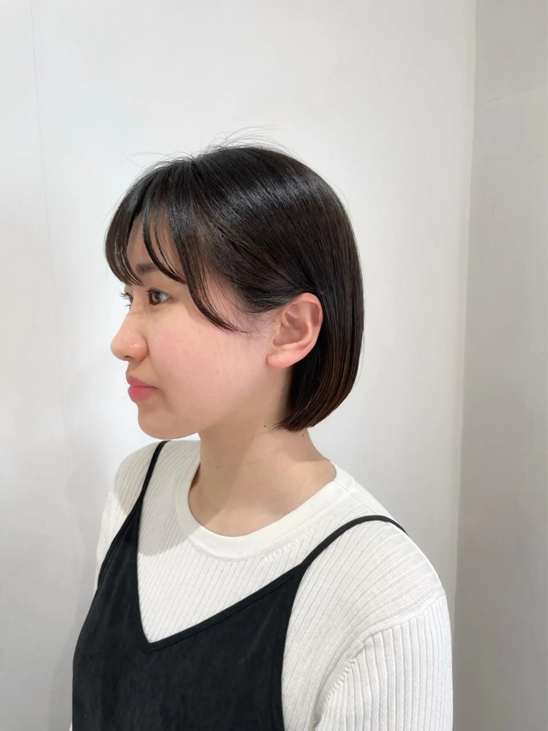 ショート ボブ 顔周りカット 富永 美玖のヘアスタイル