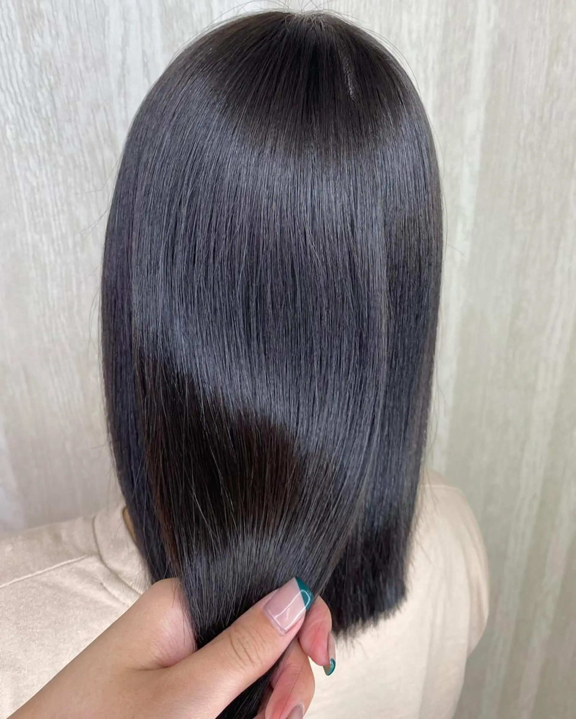 ロング カラー アクアカラー 黒髪 バイオレットカラー 髪質改善 縮毛矯正 UNDER vr 【アンダーバー】のヘアスタイル