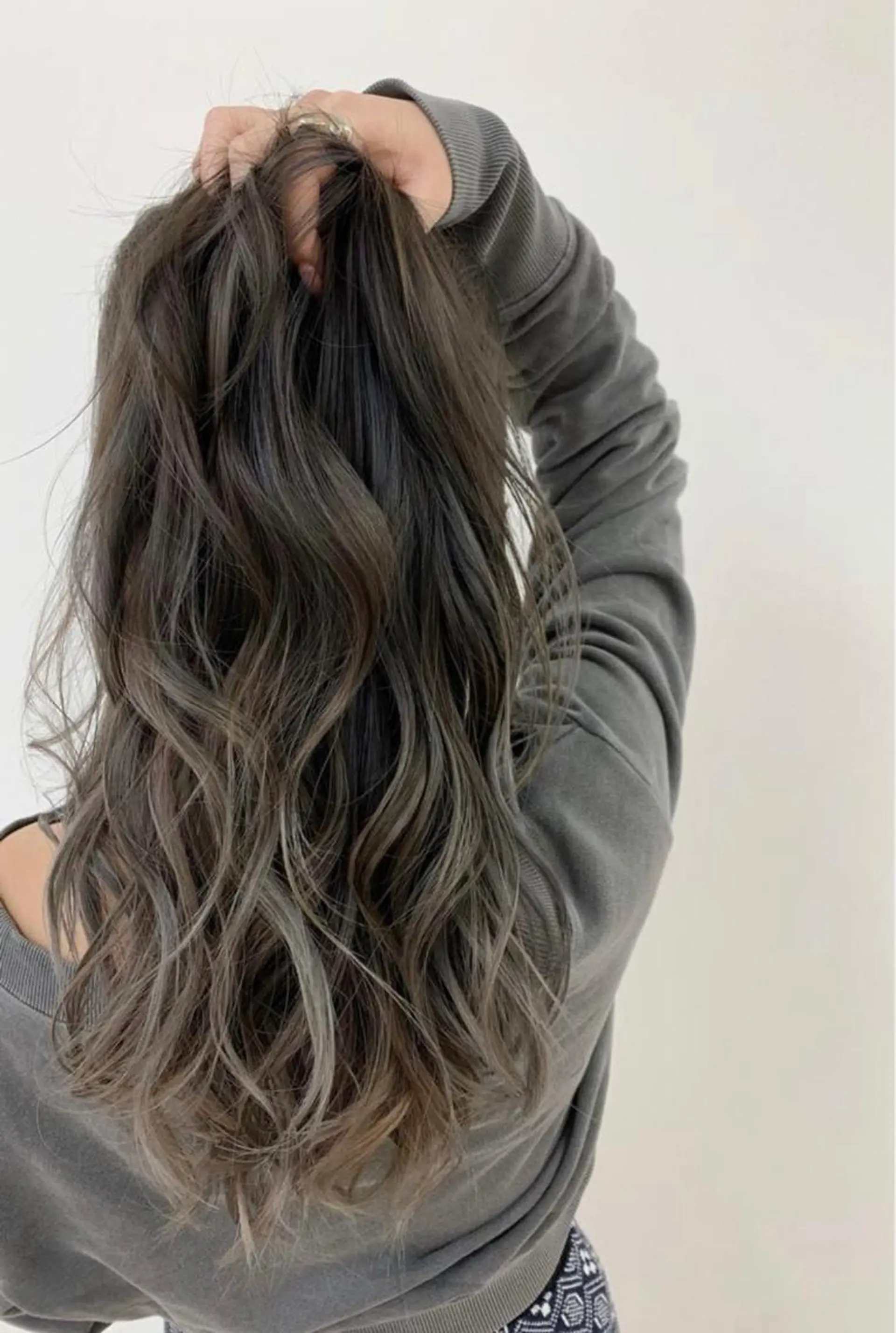 セミロング カラー 艶髪レイヤーの王 また復活の大澤竜馬のヘアスタイル